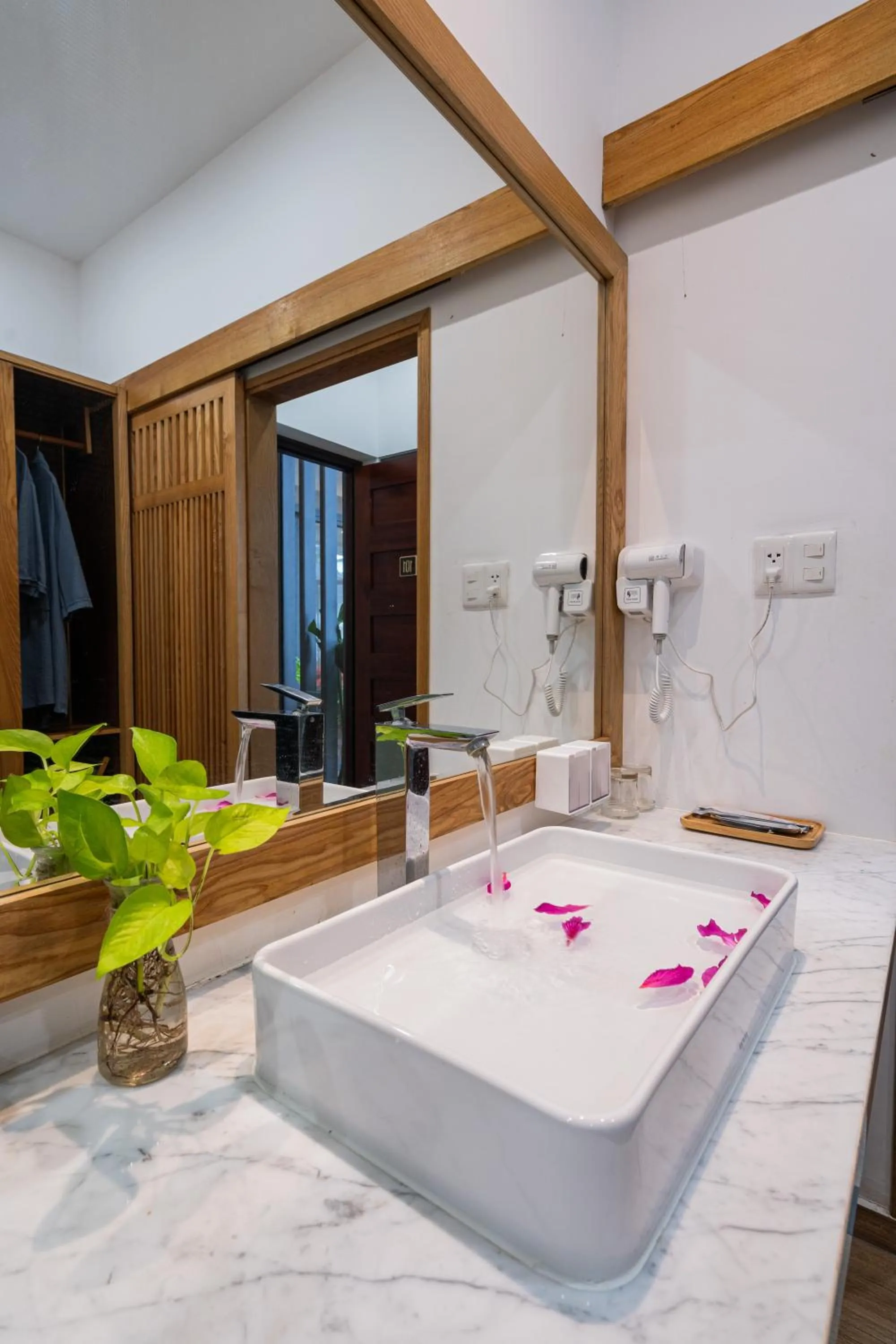 Shower in Palm Riverside Boutique