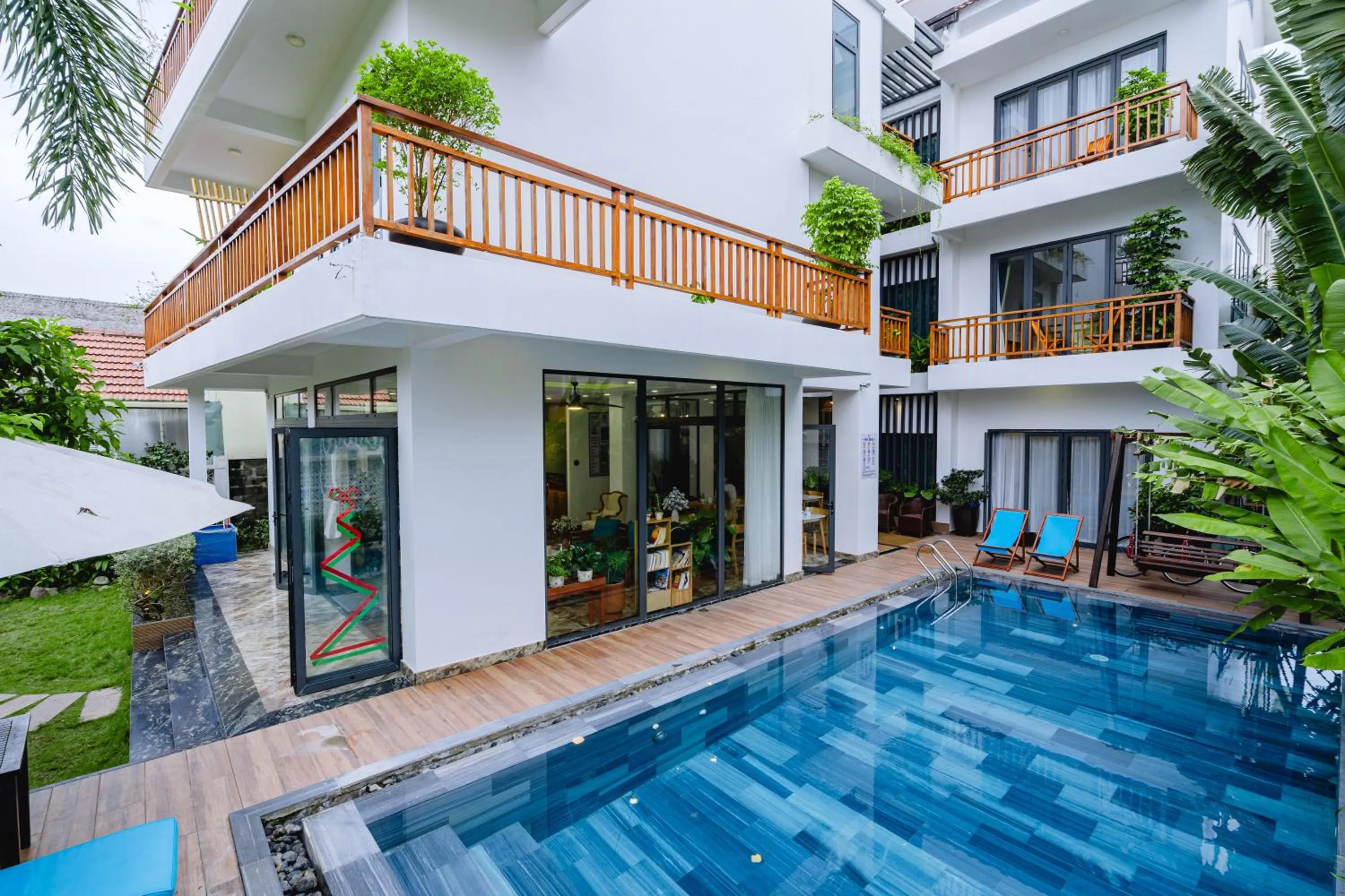 Swimming pool in Palm Riverside Boutique