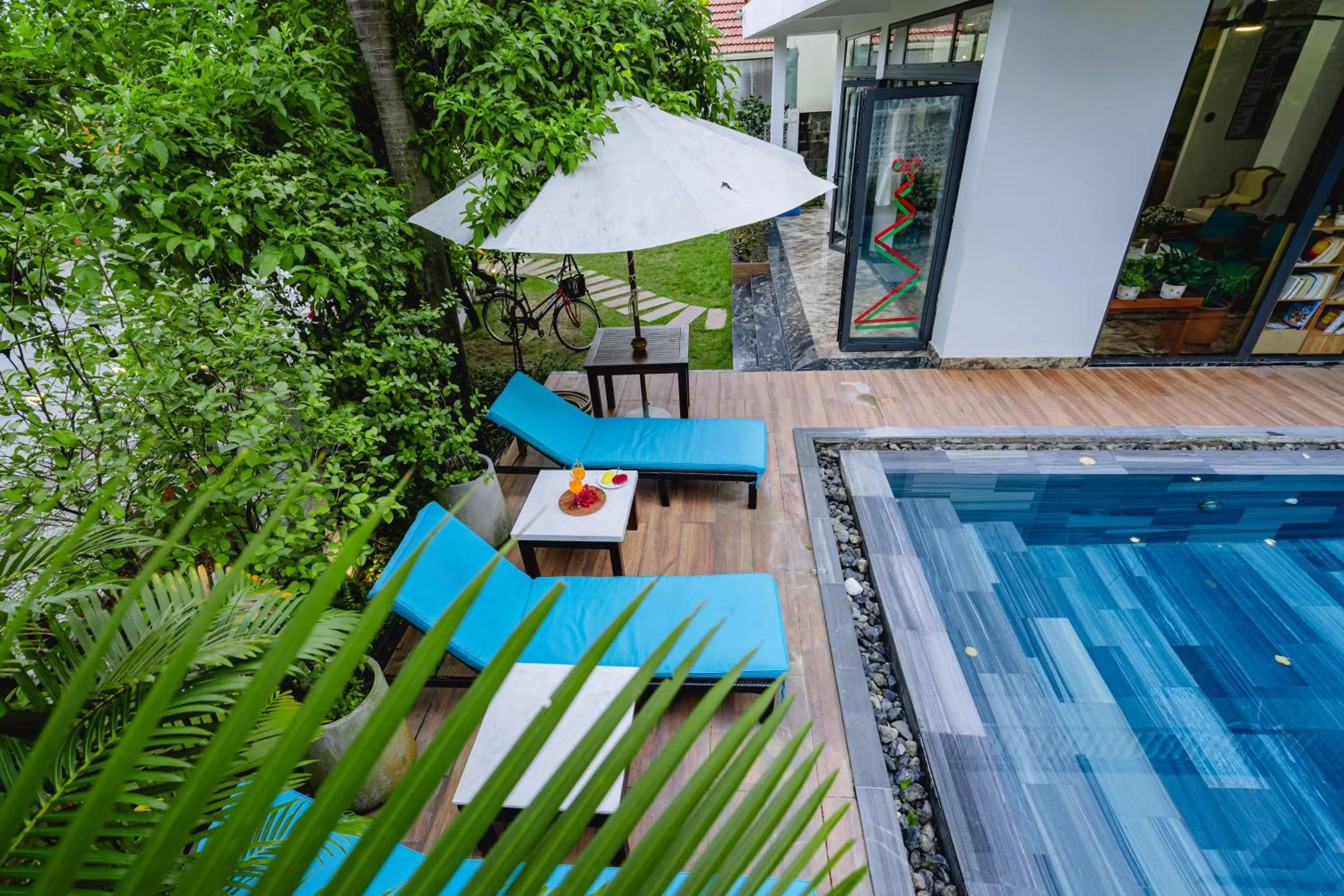 Swimming pool in Palm Riverside Boutique