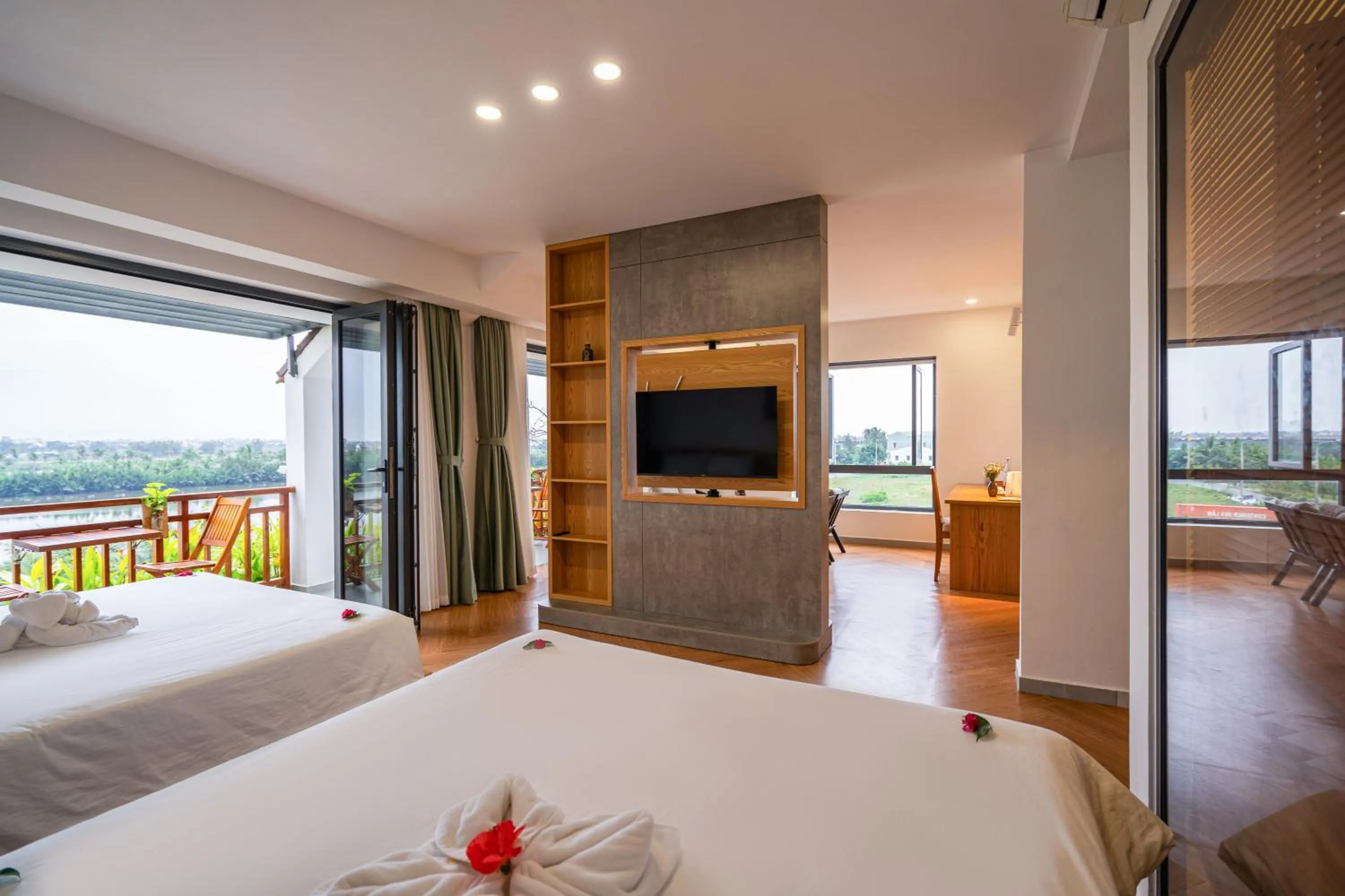 Communal lounge/ TV room, Bed in Palm Riverside Boutique