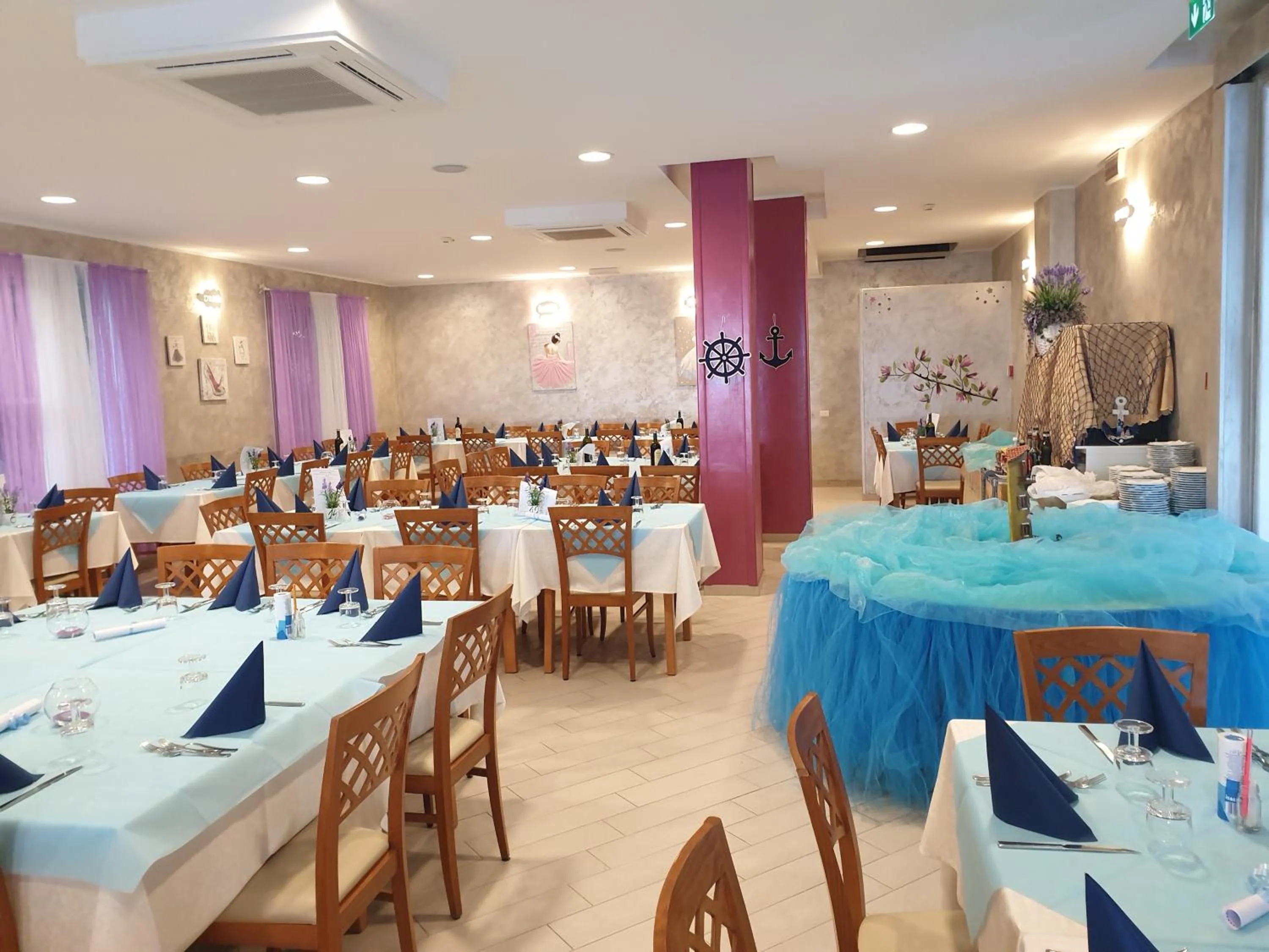 Restaurant/places to eat in Hotel Mont Blanc