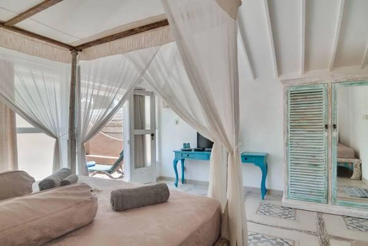 Bed in Palmeto Village