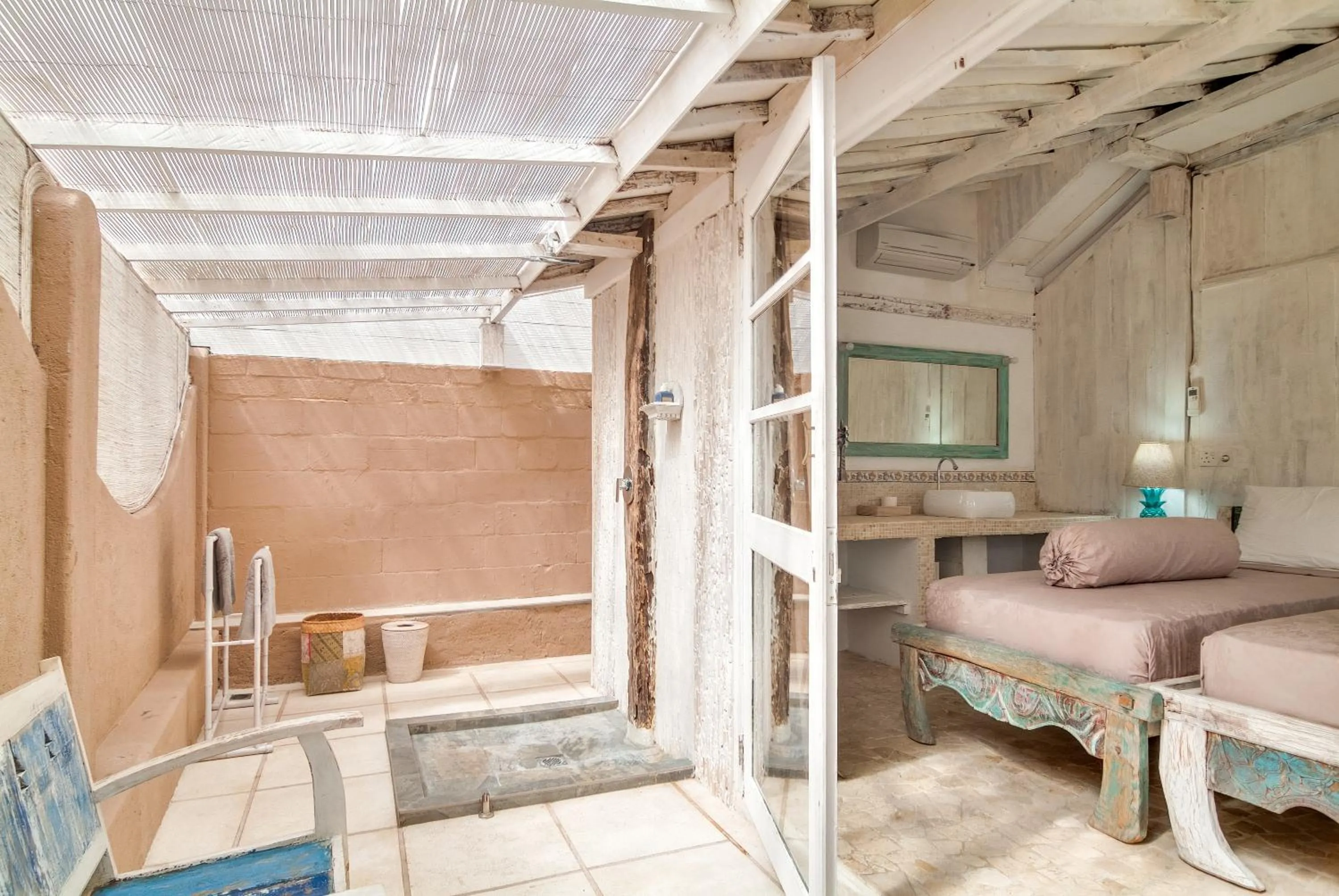 Bathroom, Bed in Palmeto Village