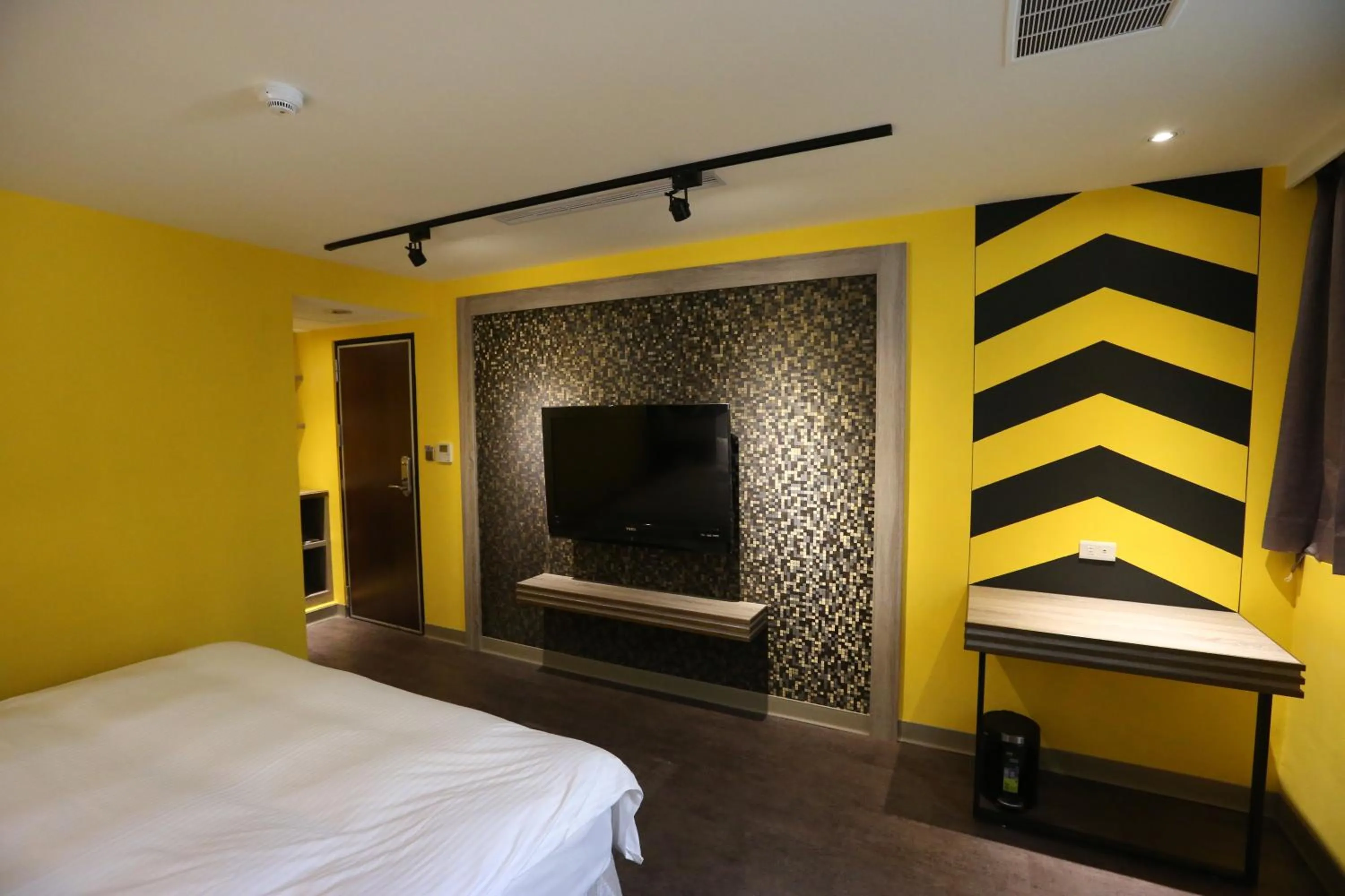 Bedroom, Bed in Central Hotel