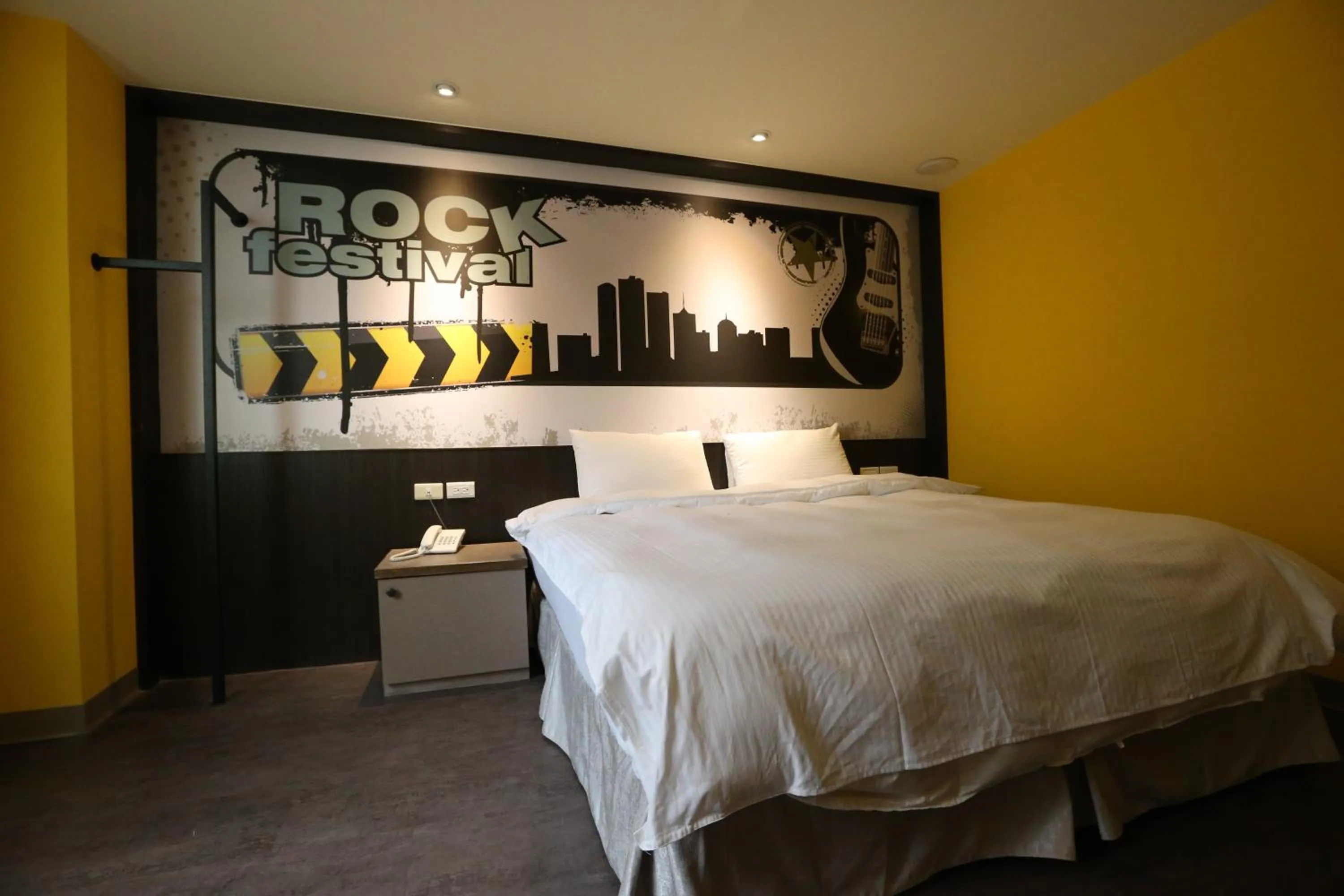 Bedroom, Bed in Central Hotel