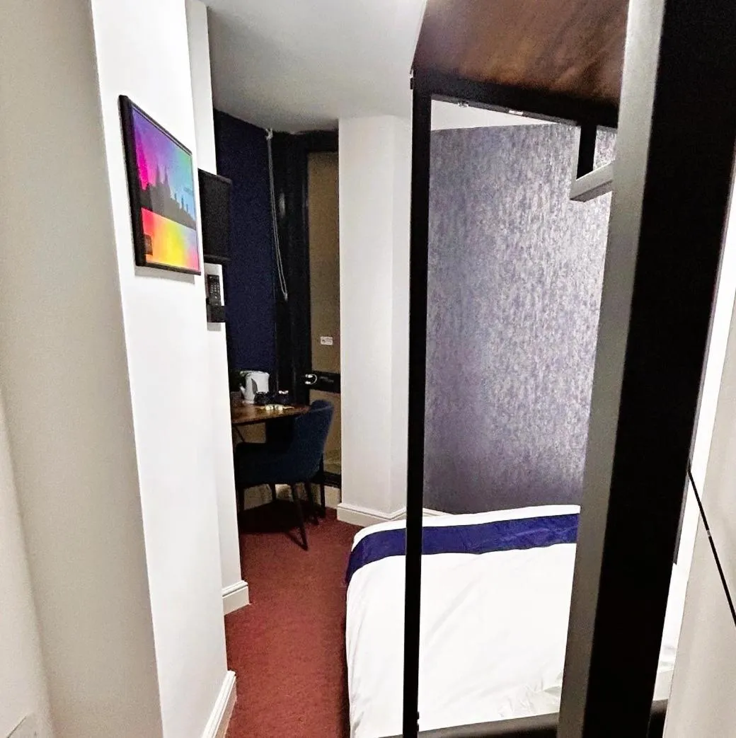 Bed in Hillcrest Liverpool City Central