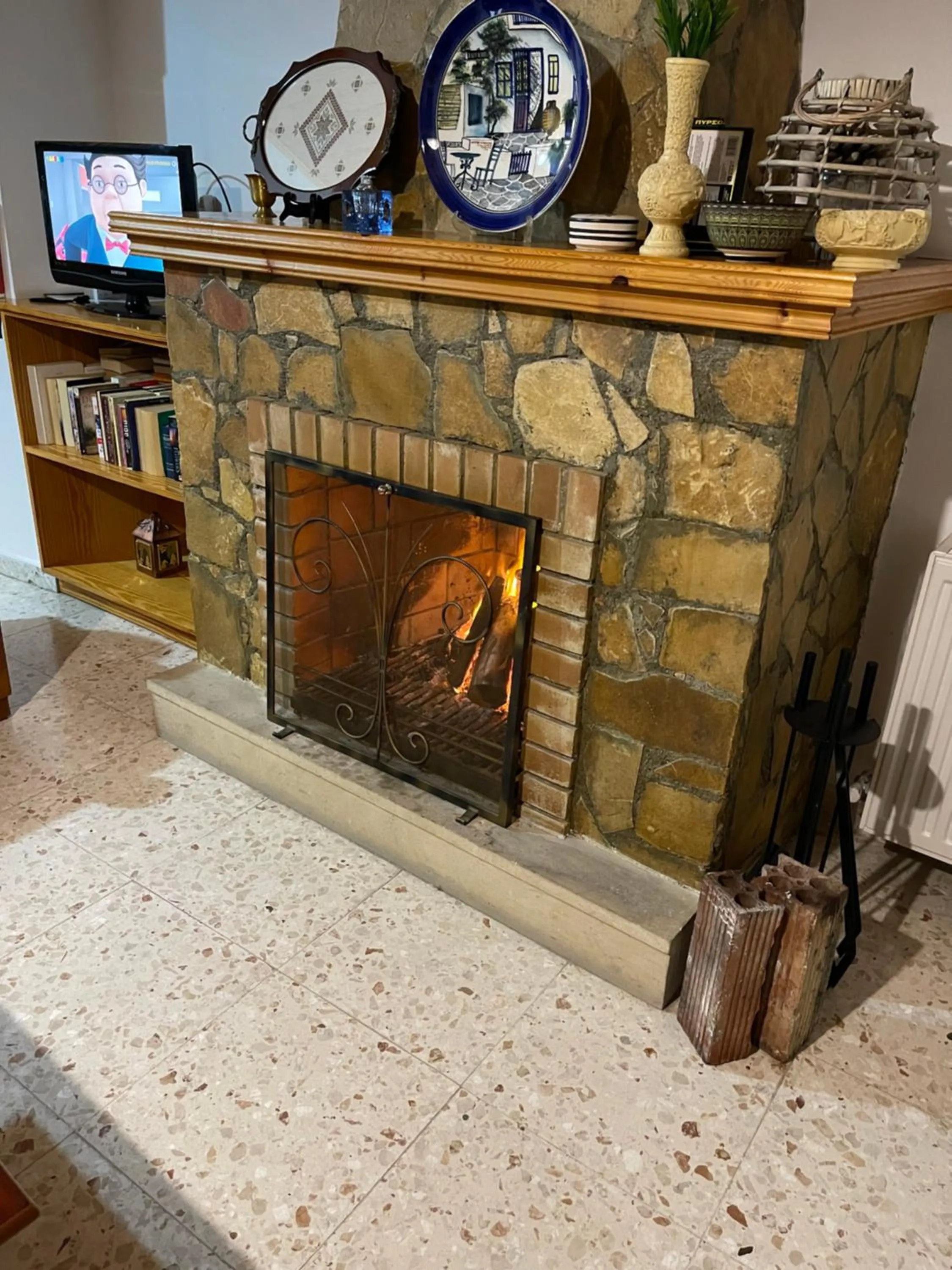 flat iron in Omodos Village Houses