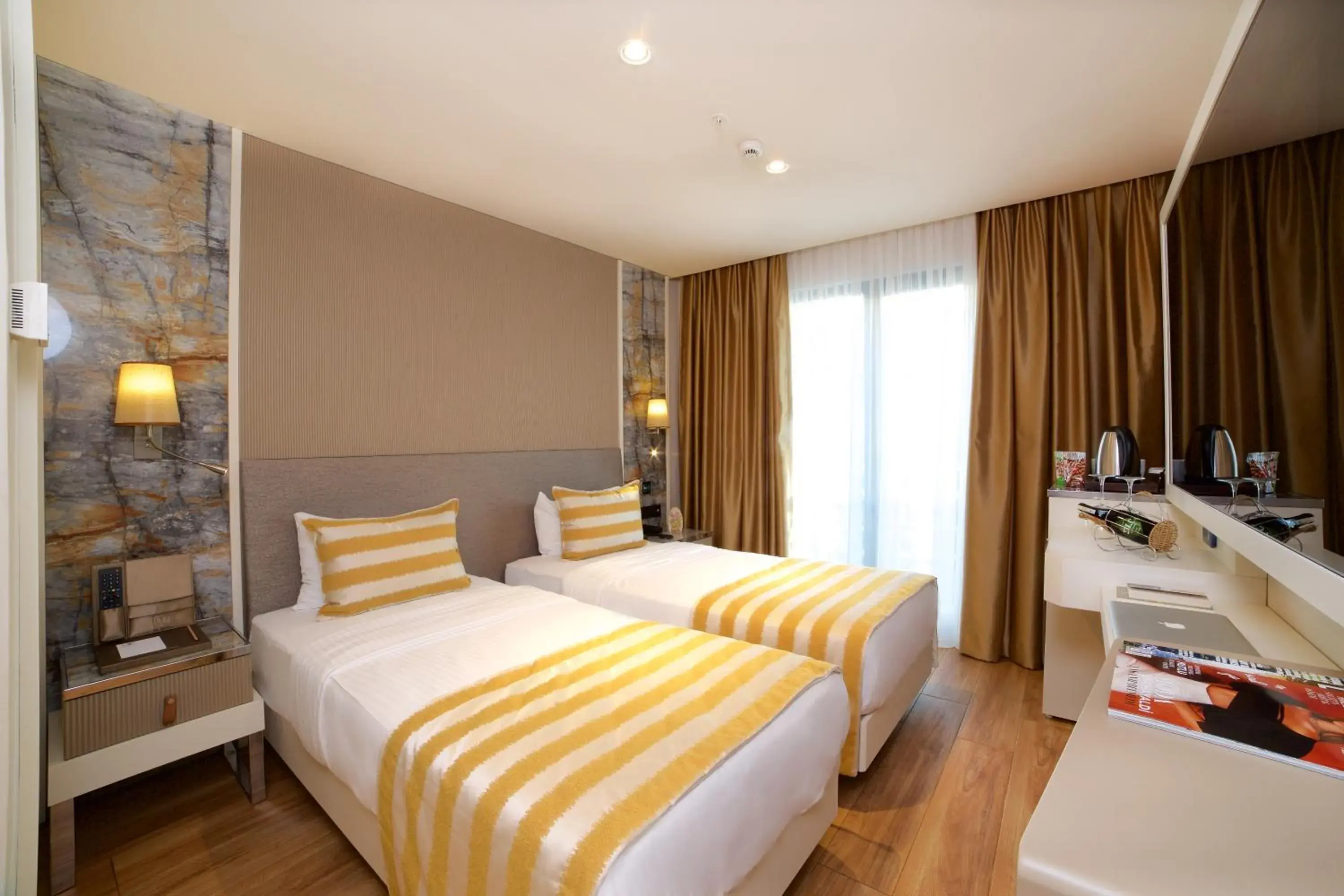 Superior Room with Twin Bed in Icon Hotel Taksim Superior Room with Twin Bed in Icon Hotel Taksim
