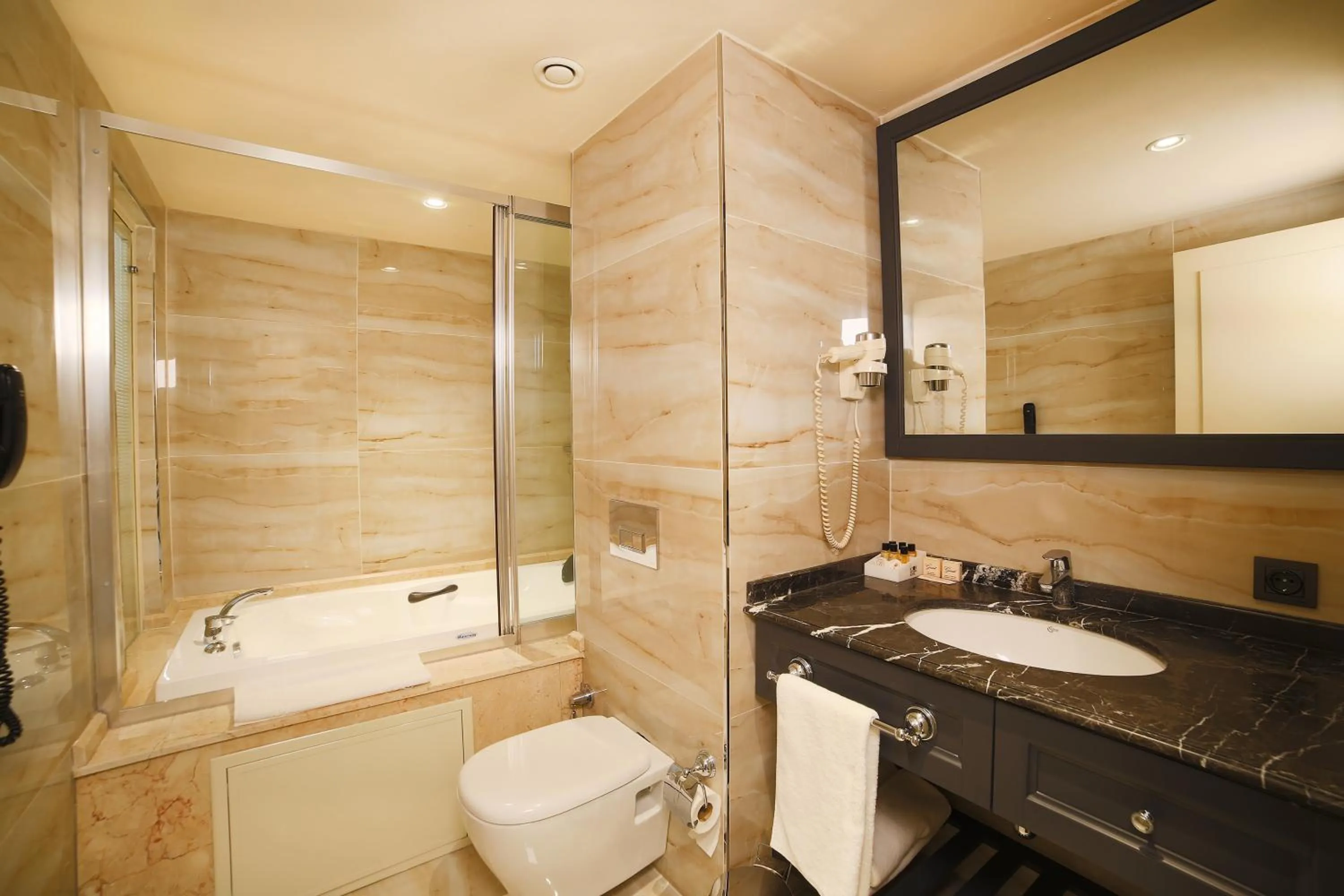 Bath in Icon Hotel Taksim