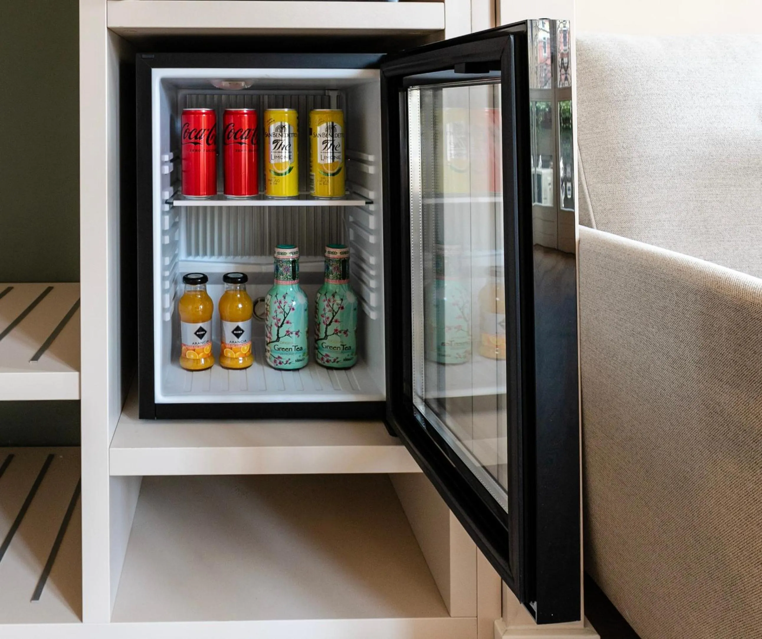 Food and drinks in Aiello Hotels - Isola Design District