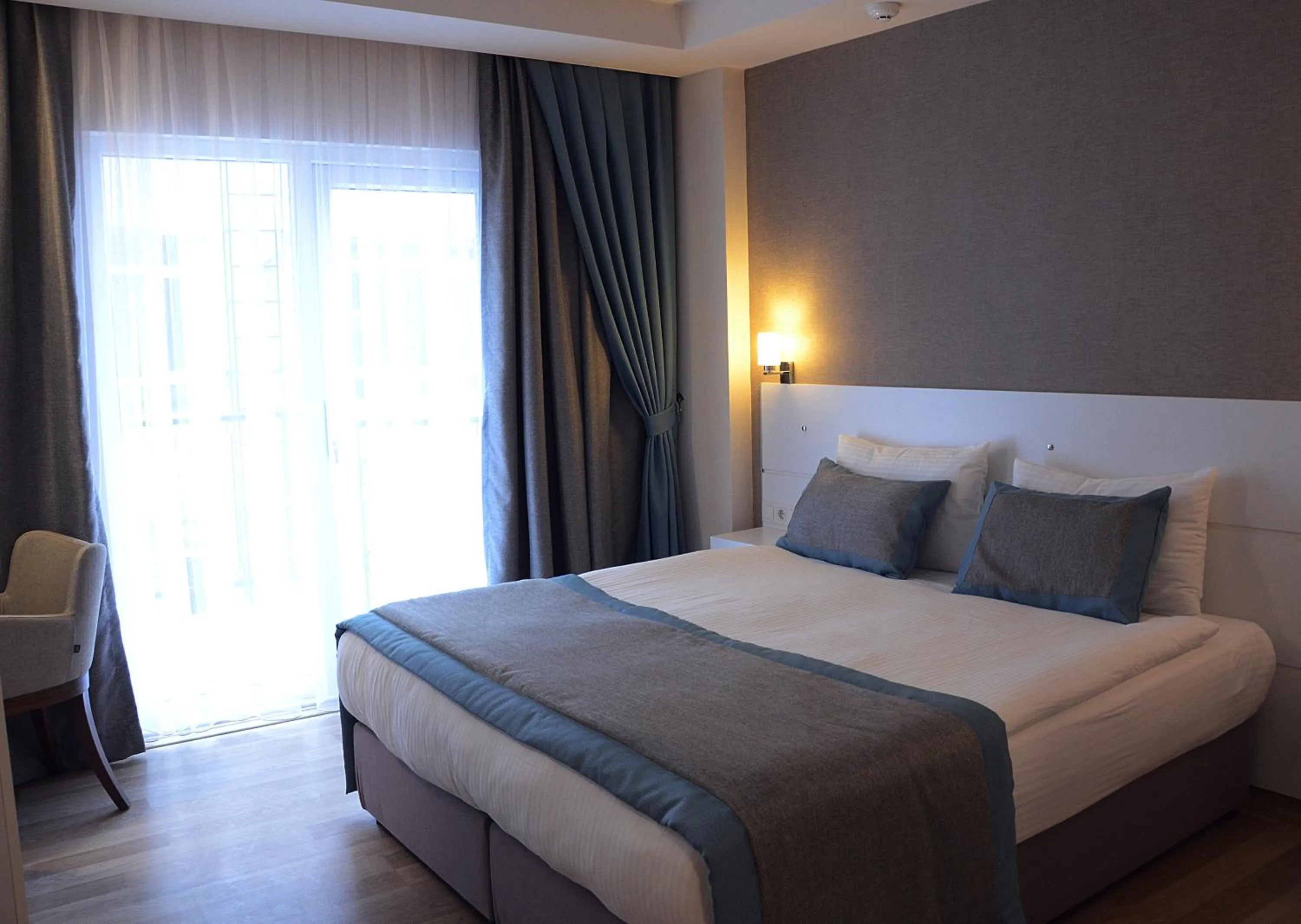 Day, Bed in ParionHouse Hotel