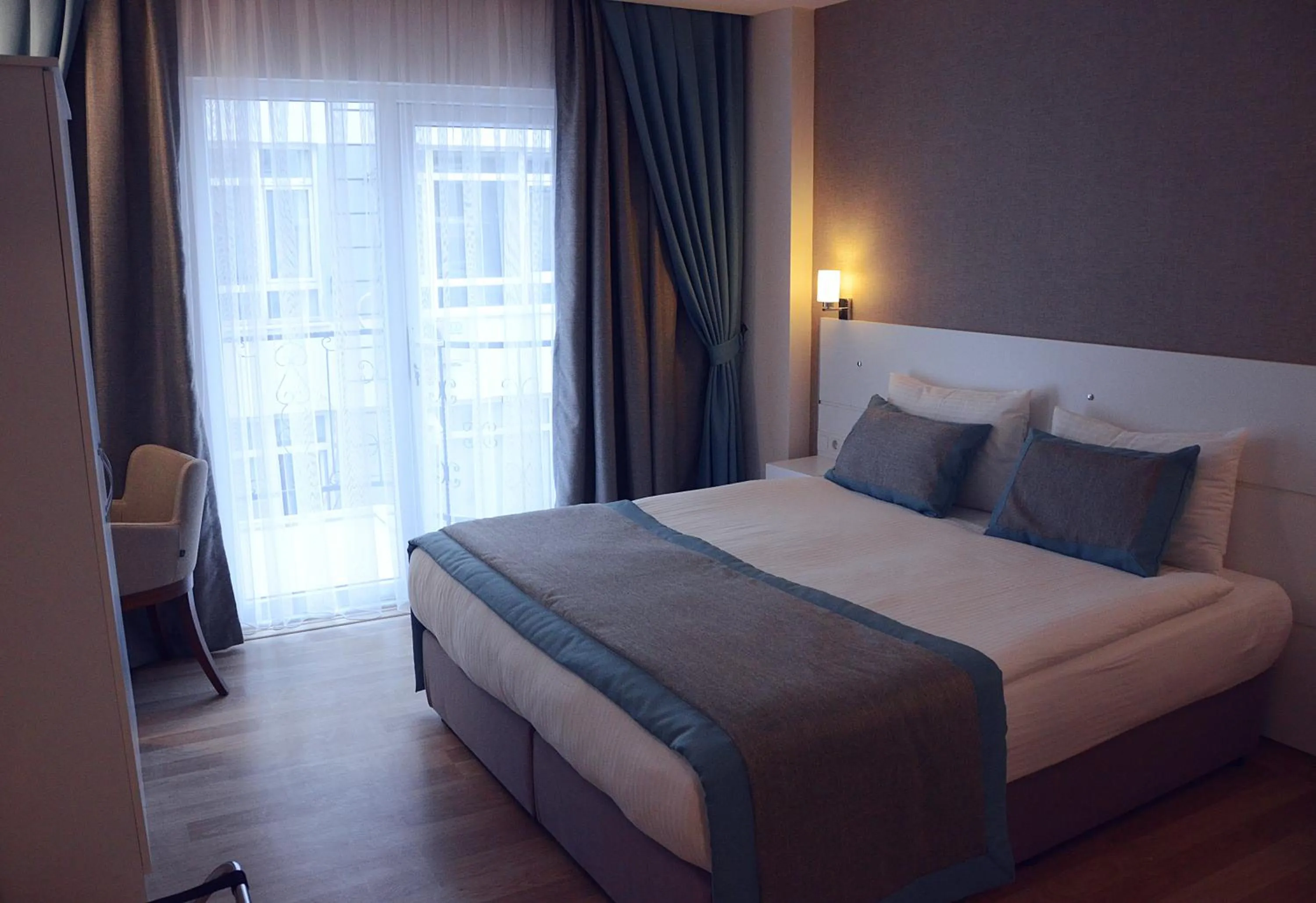 Day, Bed in ParionHouse Hotel