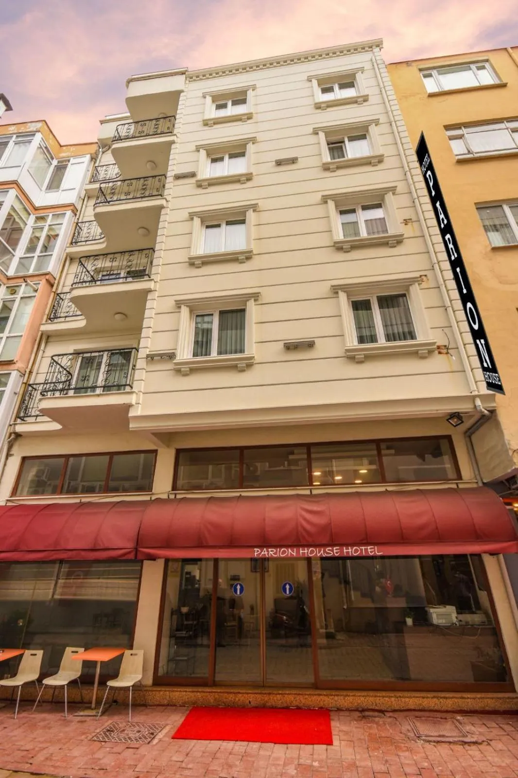 Facade/entrance in ParionHouse Hotel