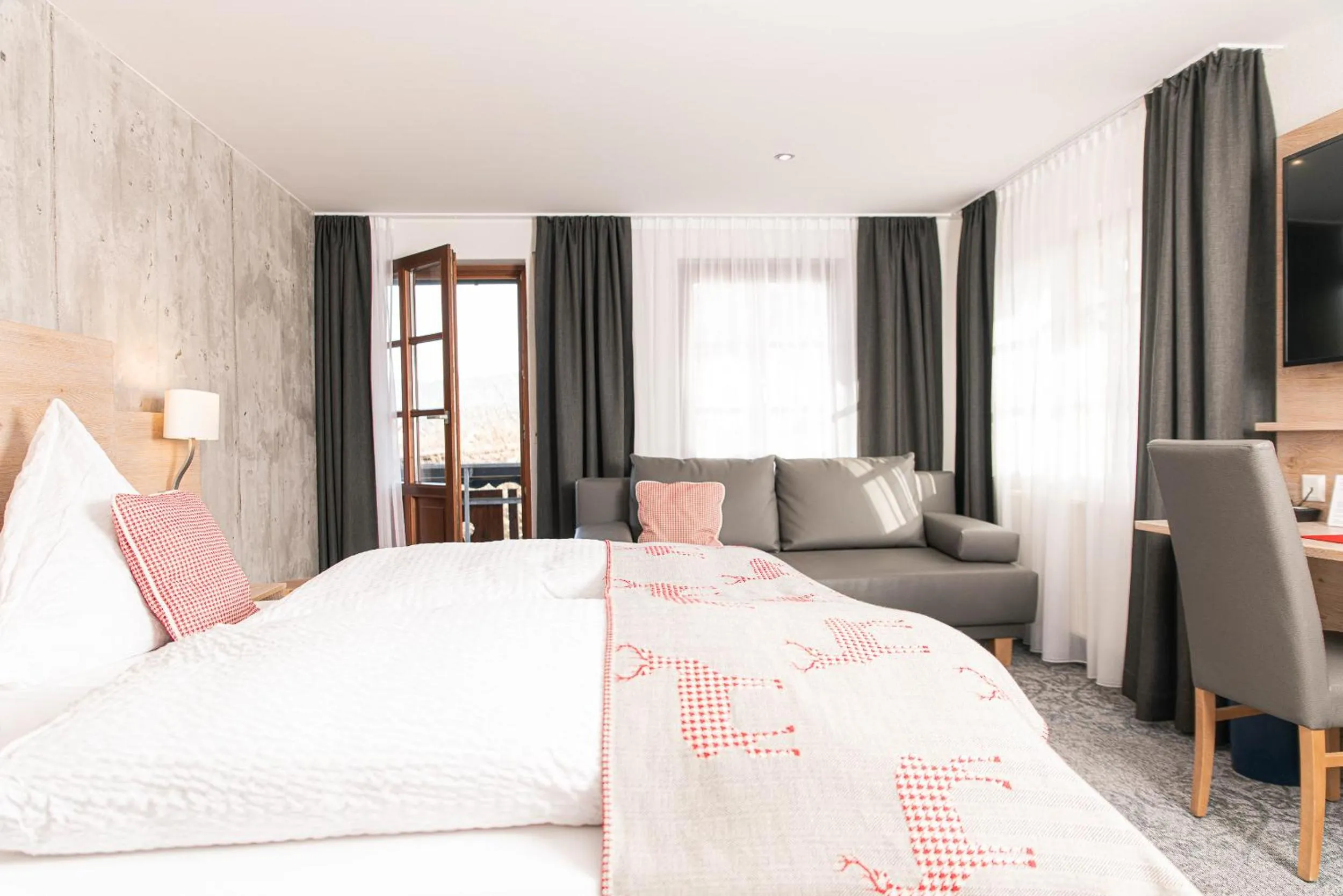 Photo of the whole room, Bed in Genusshotel Hirschen - Erholung im Grünen (Südschwarzwald)