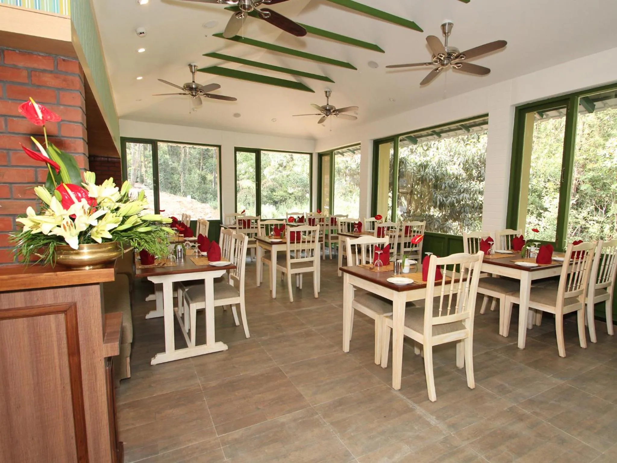 Restaurant/places to eat in Club Mahindra Mount Serene, Munnar
