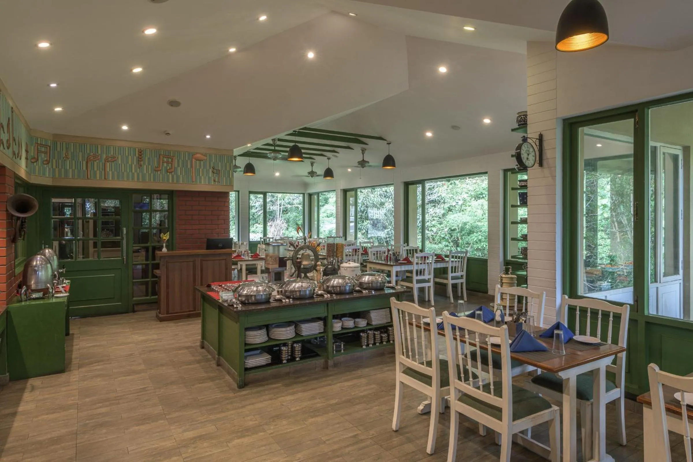 Restaurant/places to eat in Club Mahindra Mount Serene, Munnar