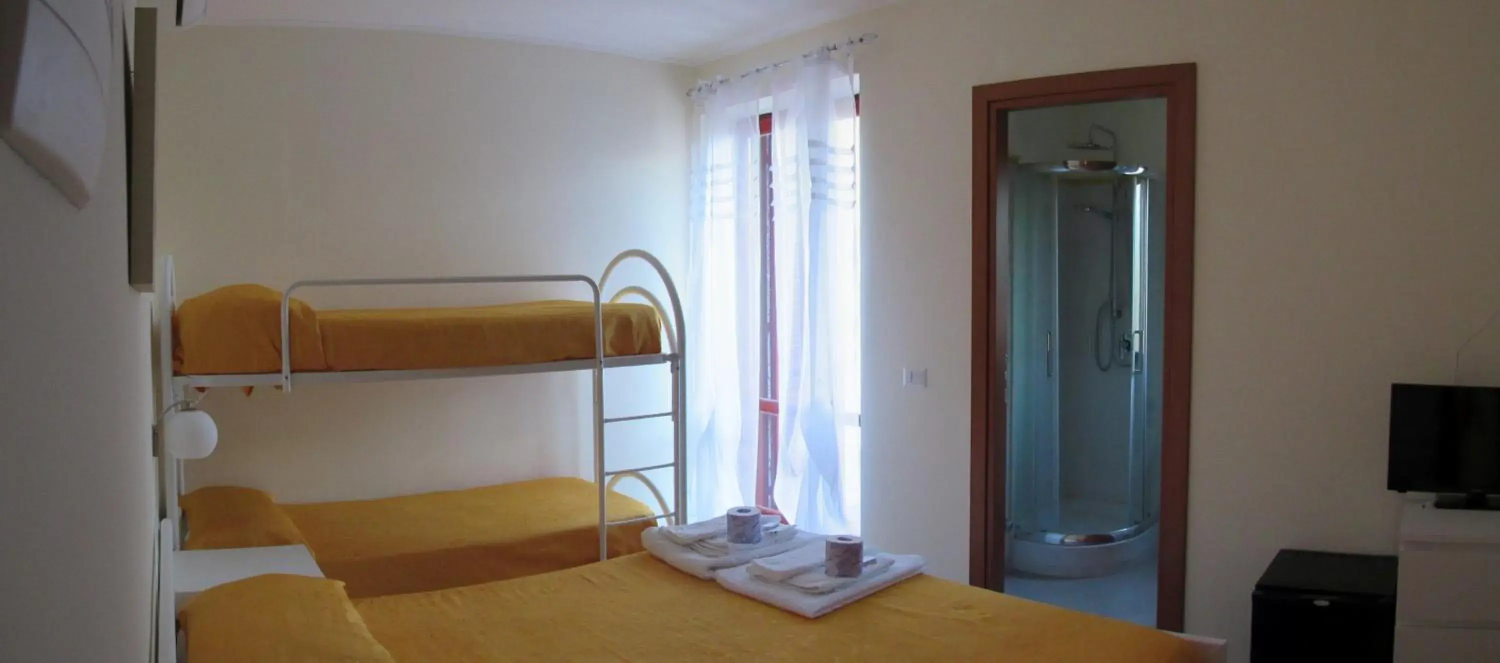 Quadruple Room in Hotel Santa Rosalia Quadruple Room in Hotel Santa Rosalia