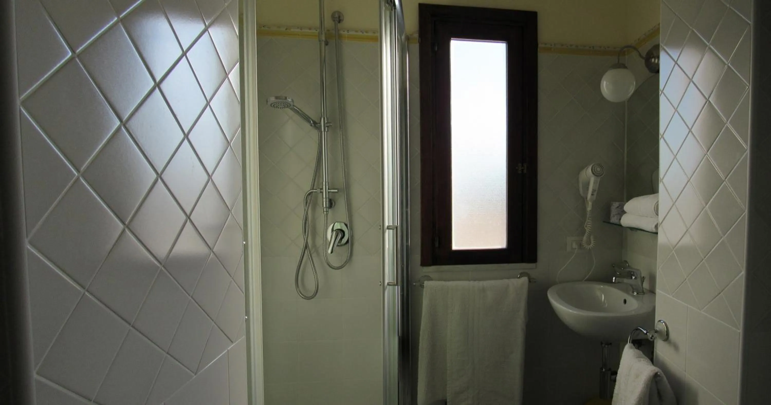 Shower in Hotel Santa Rosalia