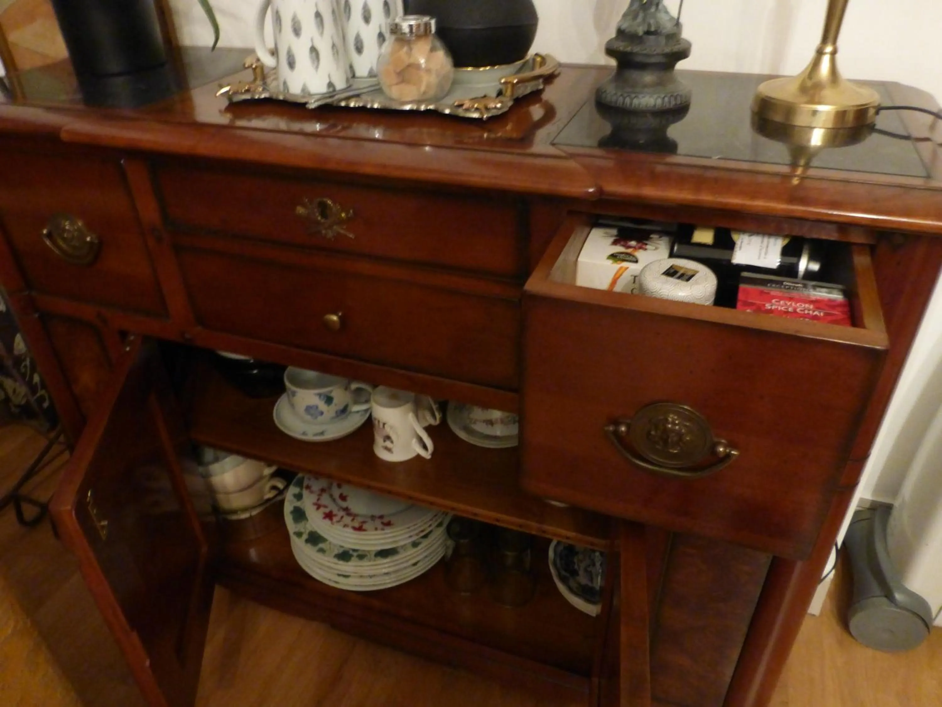 Dining area in Chambre d'Hôtes Le Tilleul de Canac PARKING privé GRATUIT Petits déjeuners COMPRIS