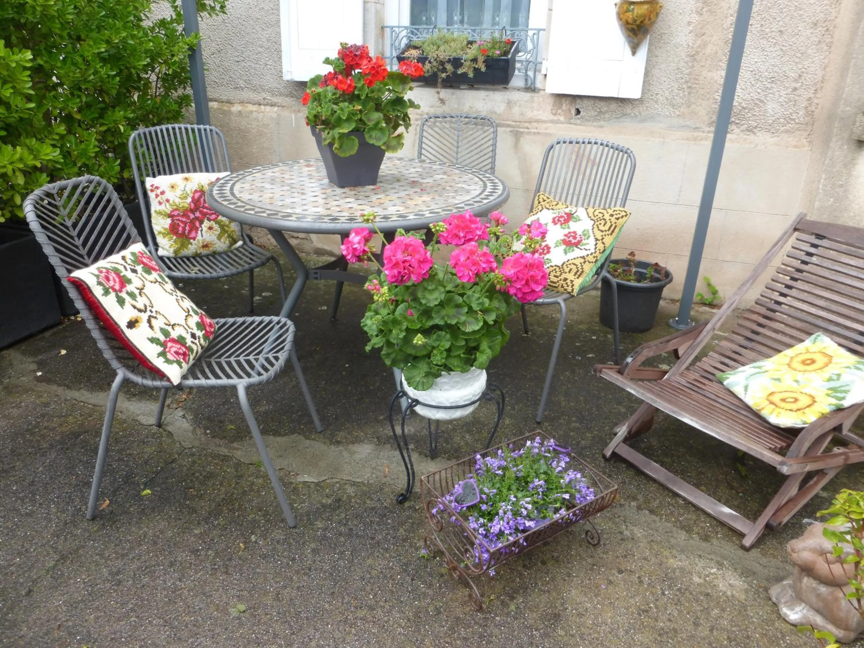 Balcony/Terrace in Chambre d'Hôtes Le Tilleul de Canac PARKING privé GRATUIT Petits déjeuners COMPRIS