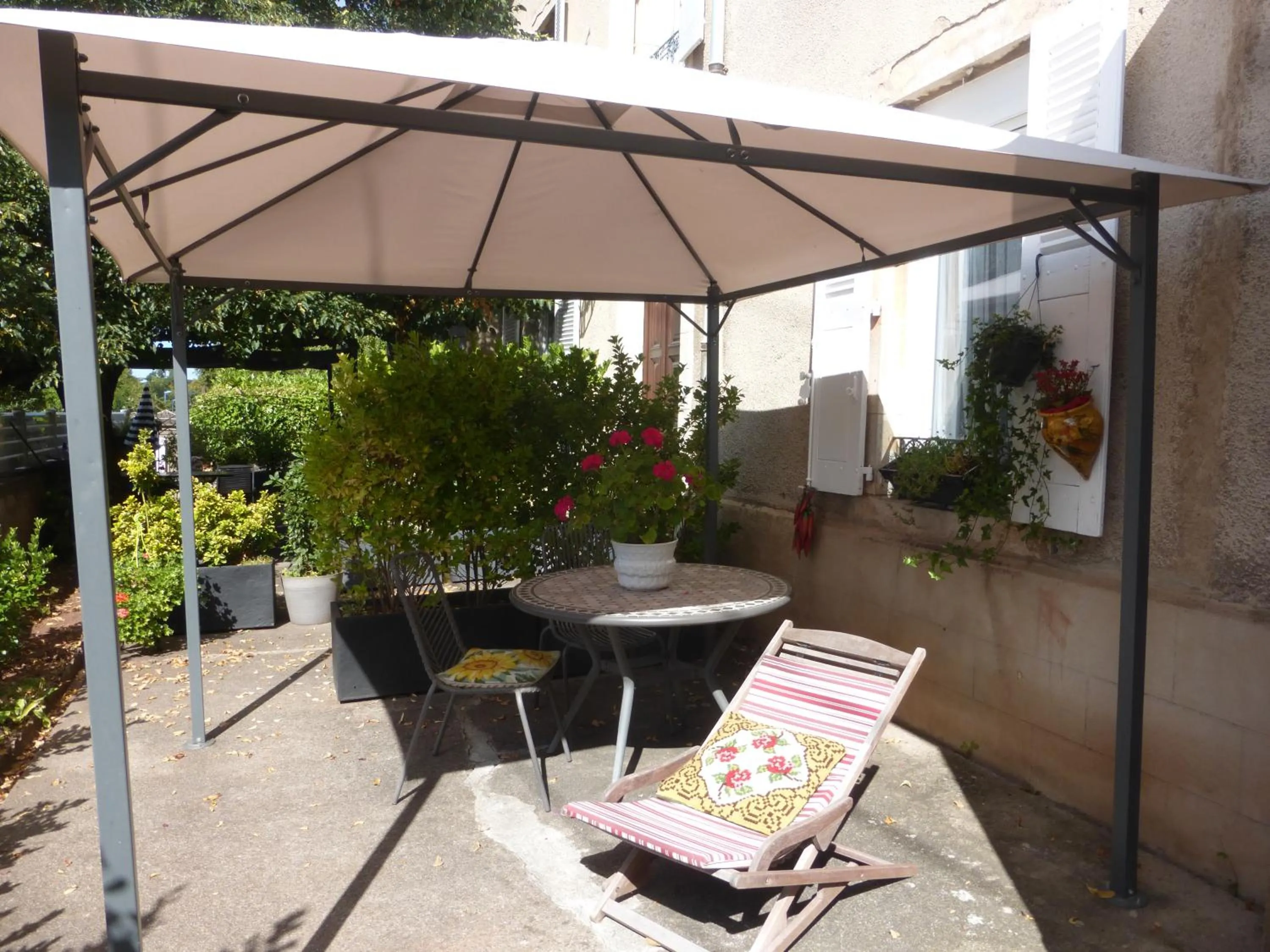 Balcony/Terrace in Chambre d'Hôtes Le Tilleul de Canac PARKING privé GRATUIT Petits déjeuners COMPRIS