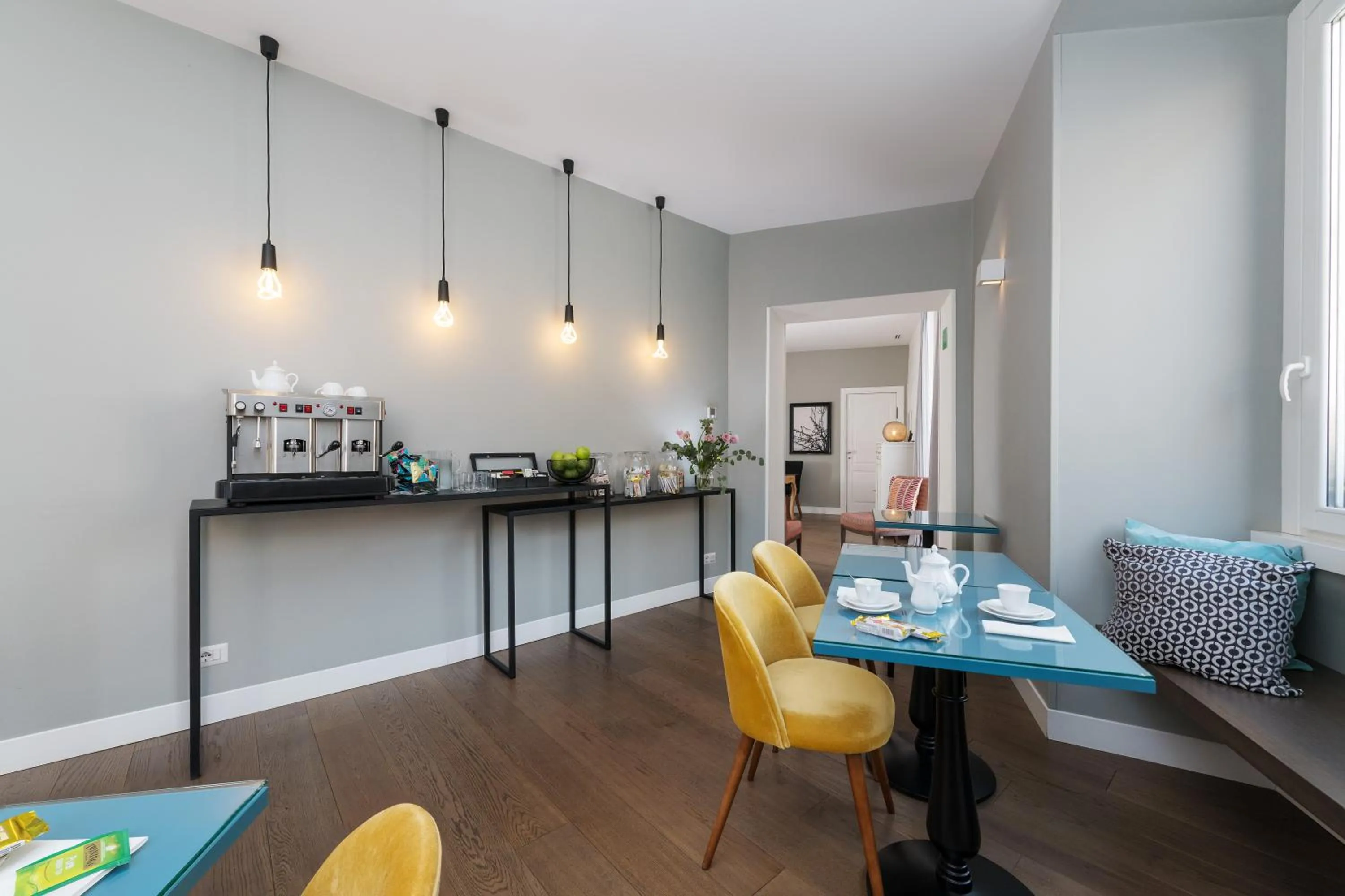 Food and drinks in Corso Vittorio 308