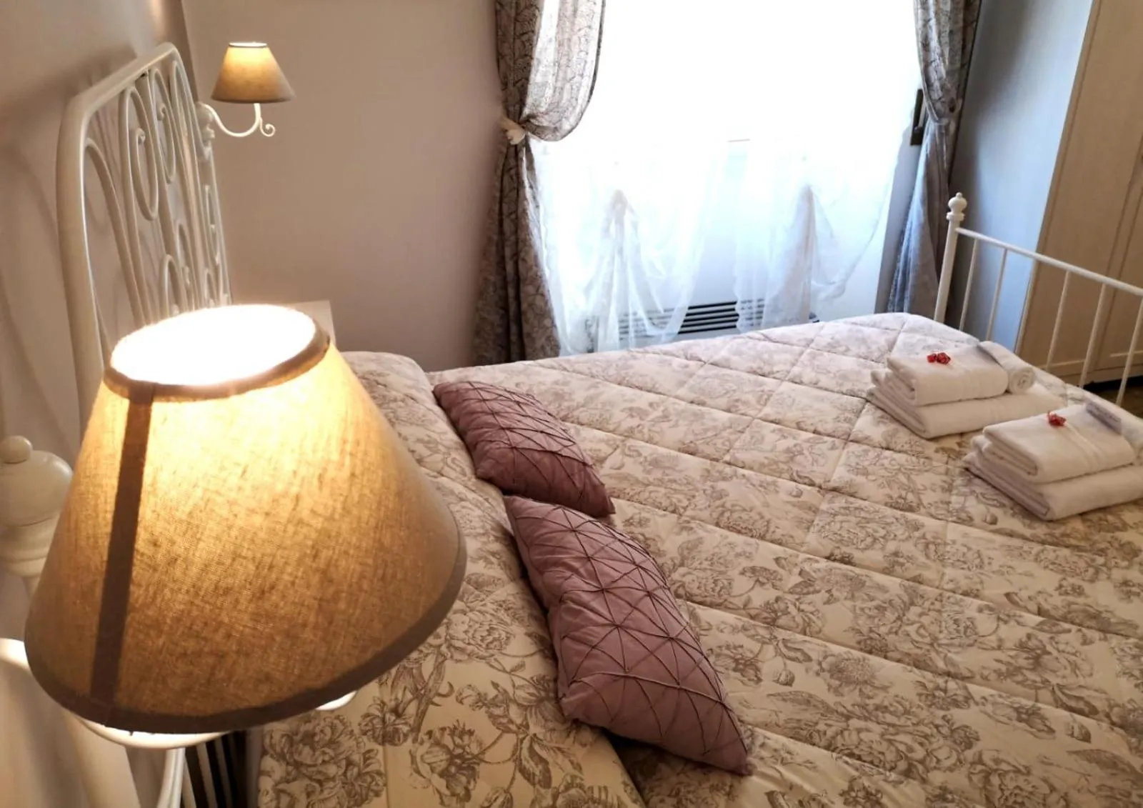 Bathroom, Bed in La Chiave di Roma