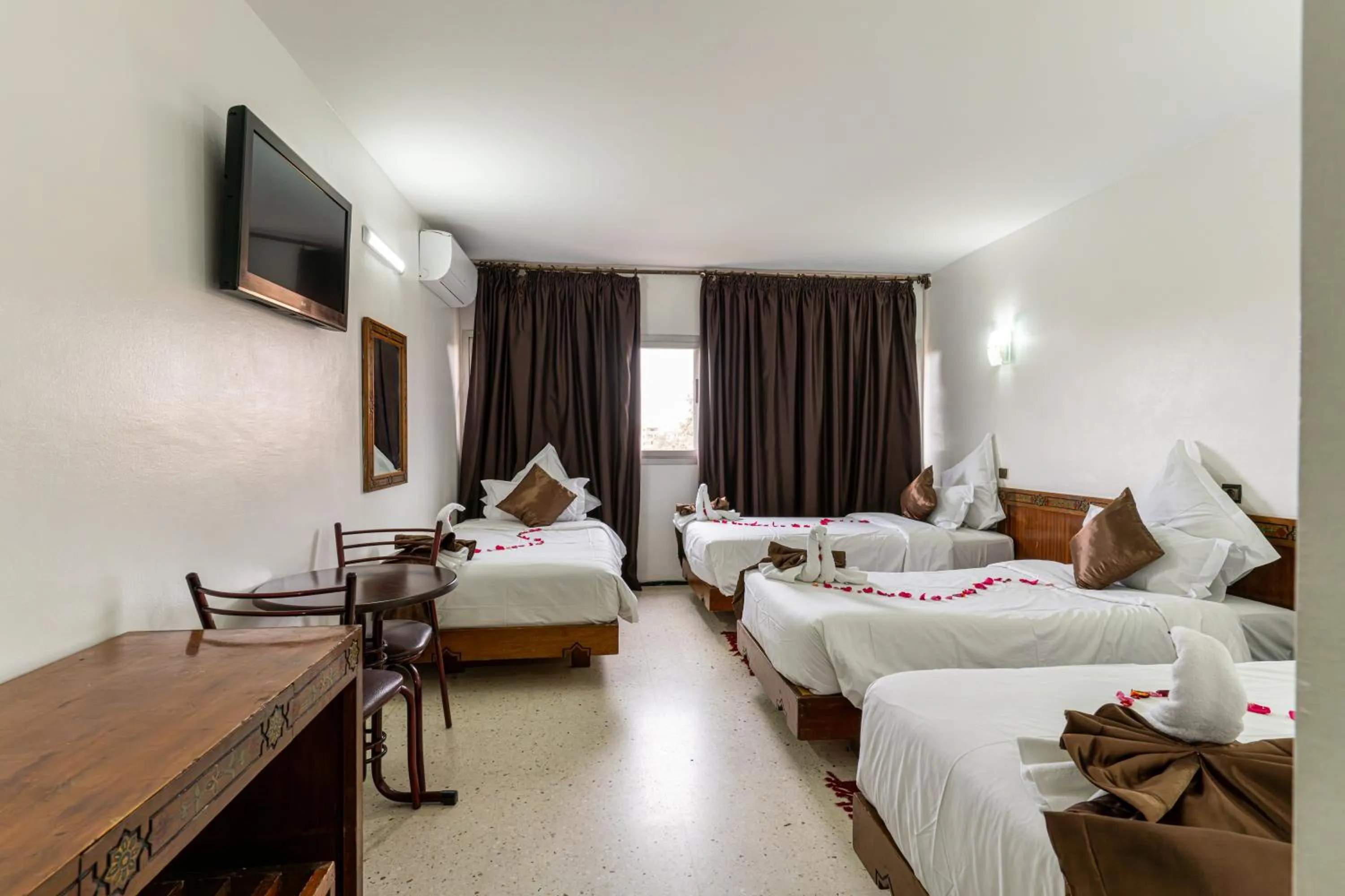 Photo of the whole room, Bed in Hotel Le Grand Imilchil