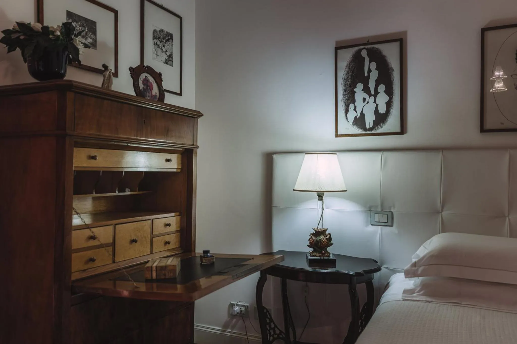 Decorative detail in B&B Triskéles