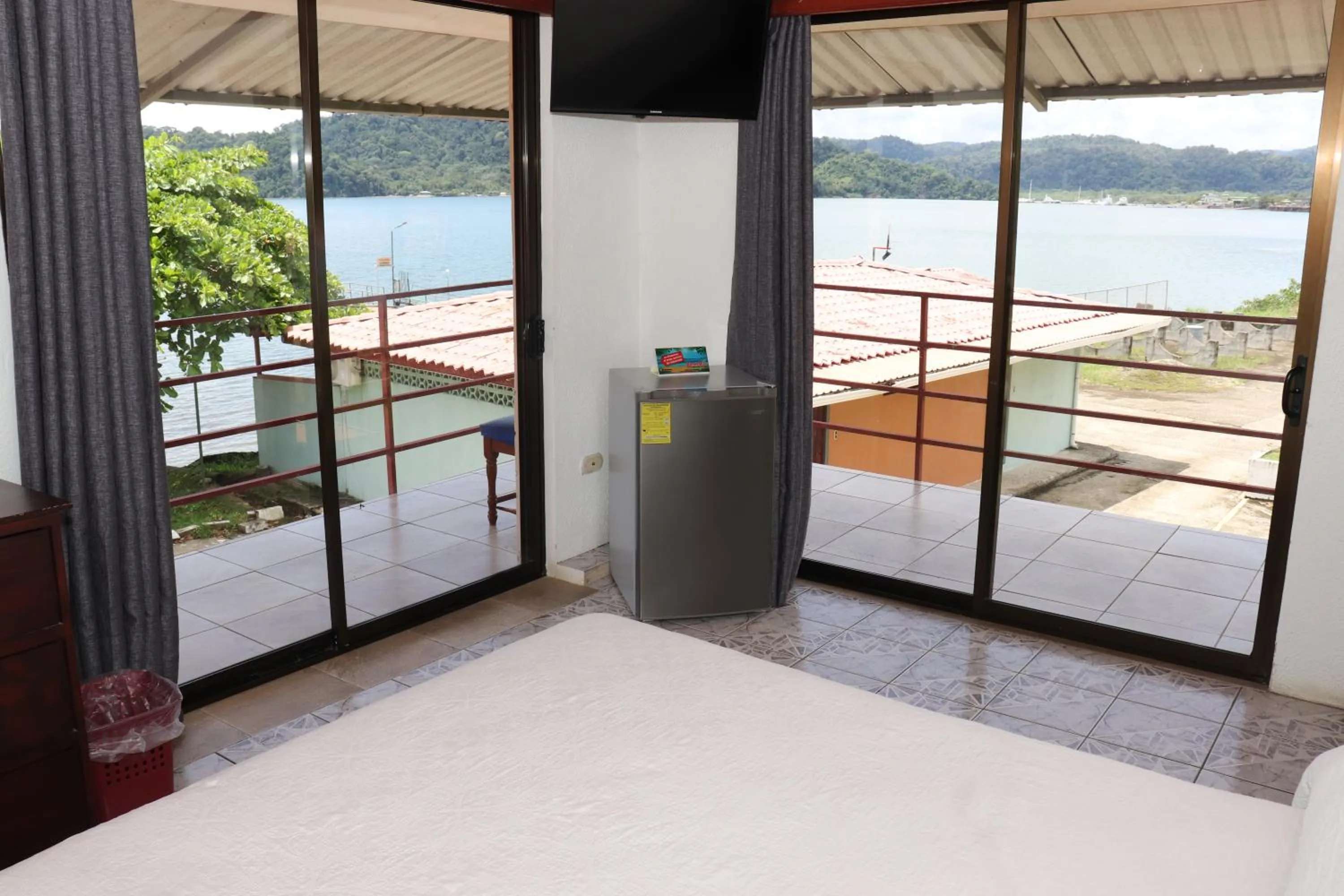 Balcony/Terrace, Bed in Hotel Samoa del Sur