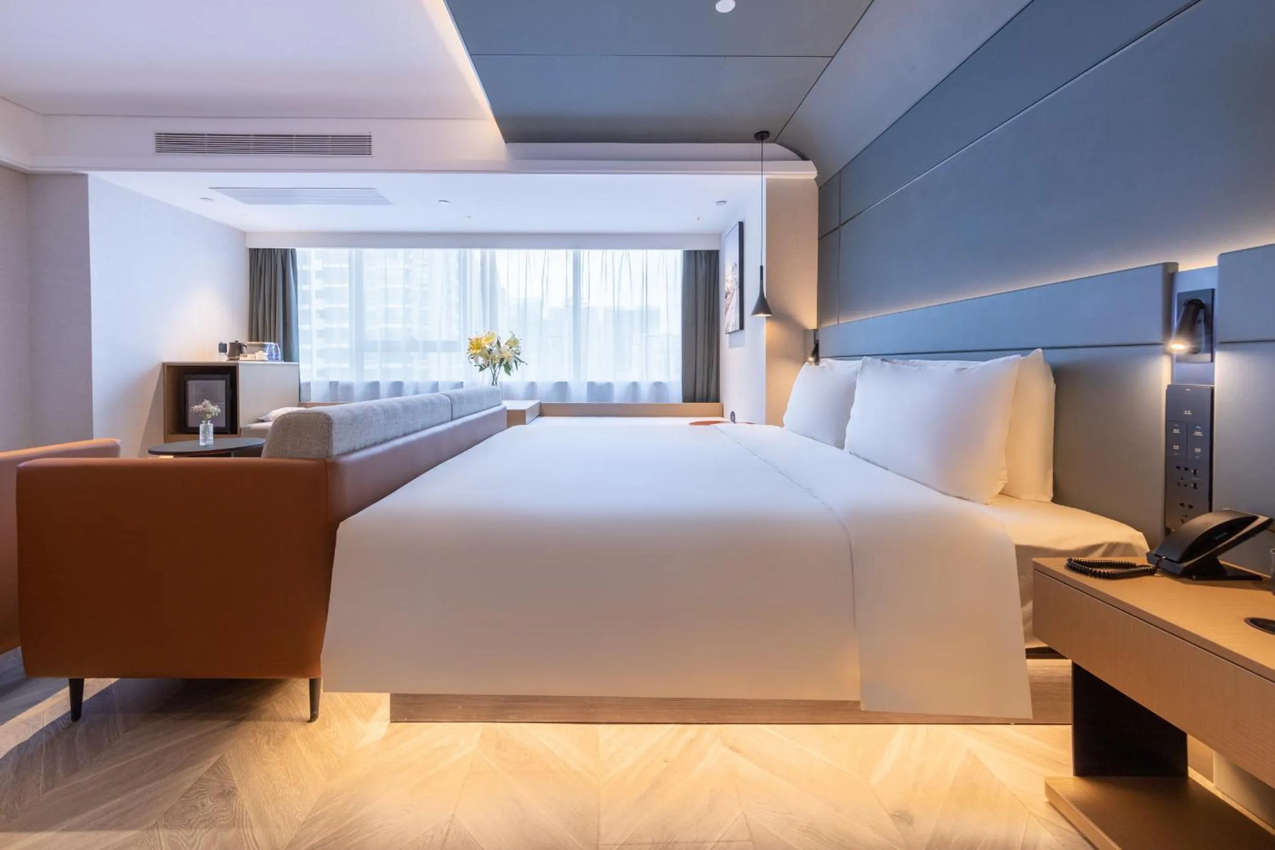 Photo of the whole room, Bed in Atour Hotel Wuhan Wuchang Zhongnan Road