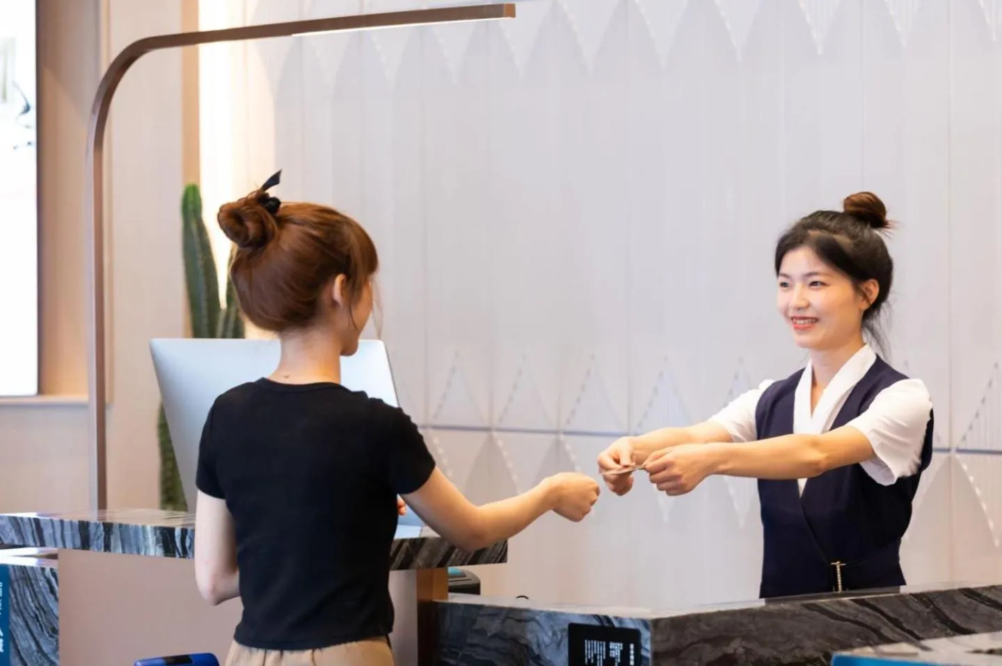 Staff in Atour Hotel Wuhan Wuchang Zhongnan Road