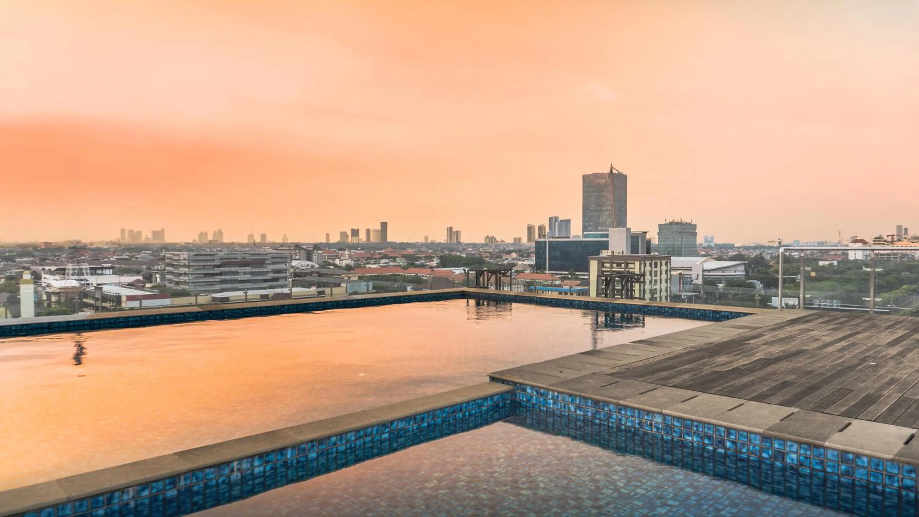 Swimming pool in EXCOTEL Design Hotel Surabaya
