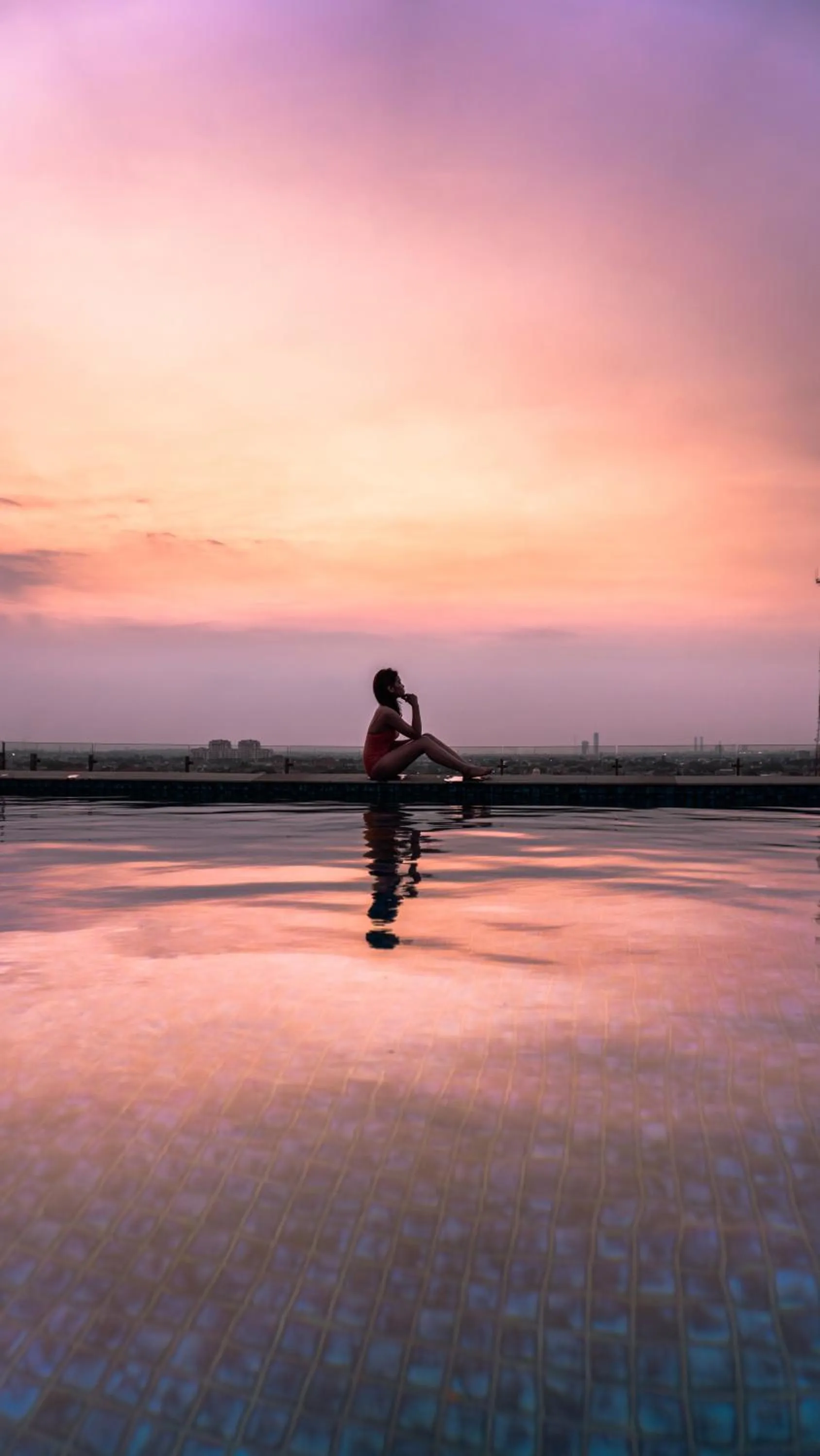 Swimming pool in EXCOTEL Design Hotel Surabaya