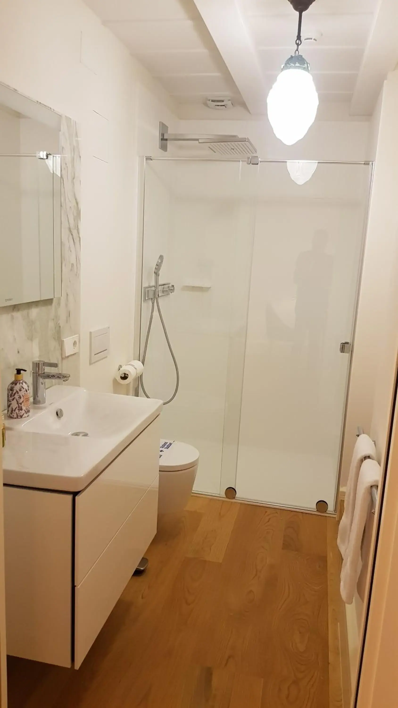 Standard Twin Room in Hotel Monumento Pazo de Orbán Standard Twin Room in Hotel Monumento Pazo de Orbán