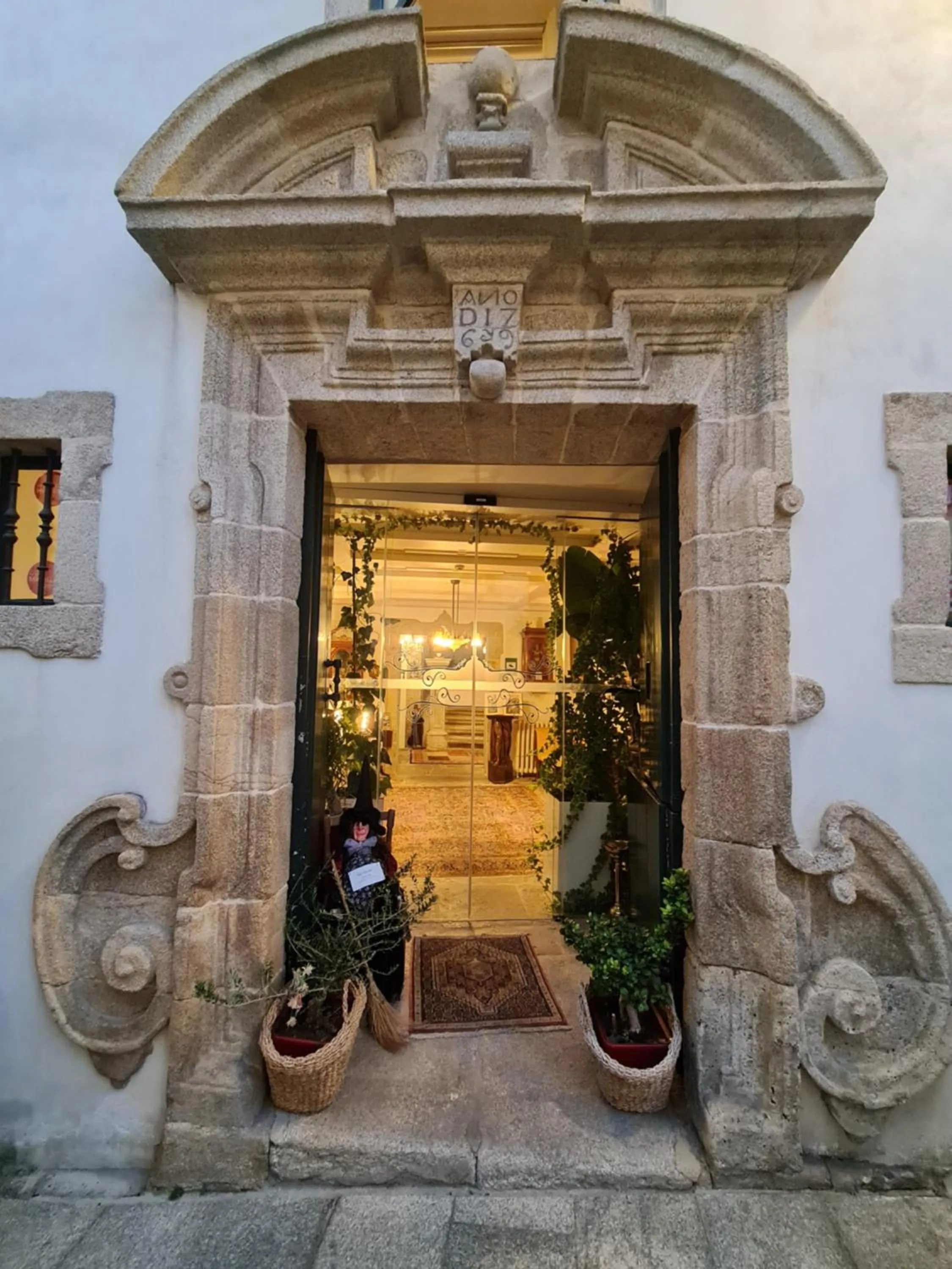 Facade/entrance in Hotel Monumento Pazo de Orbán