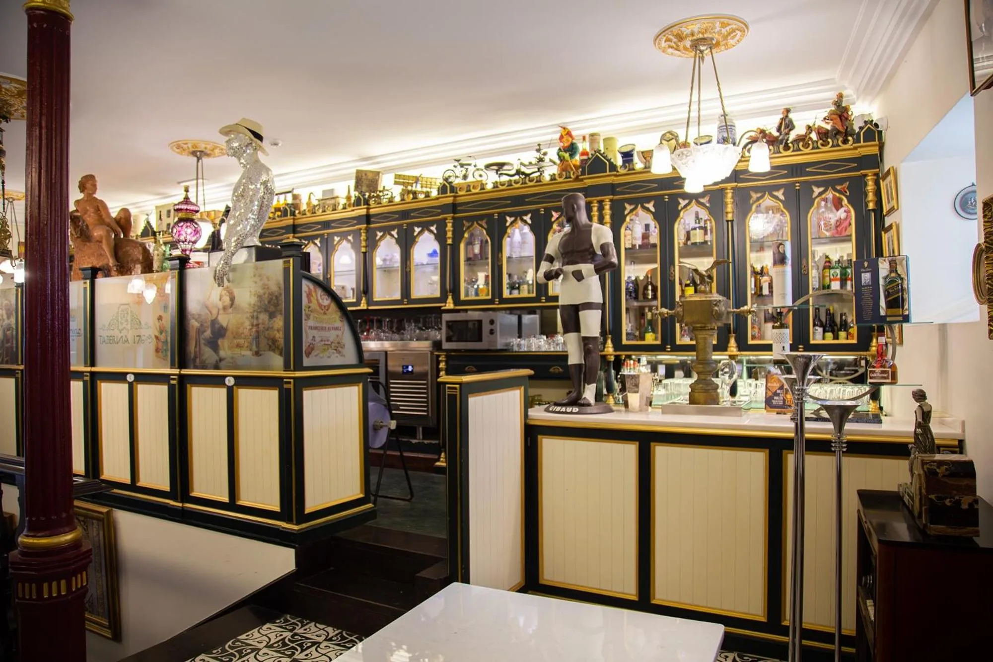 Lounge or bar in Hotel Monumento Pazo de Orbán