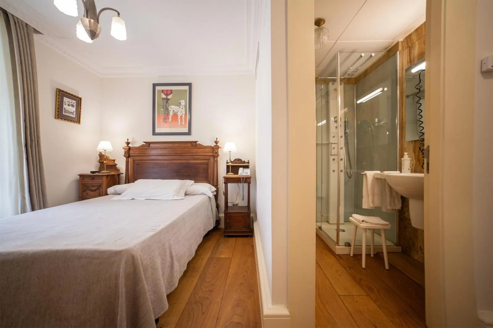 Photo of the whole room, Bed in Hotel Monumento Pazo de Orbán