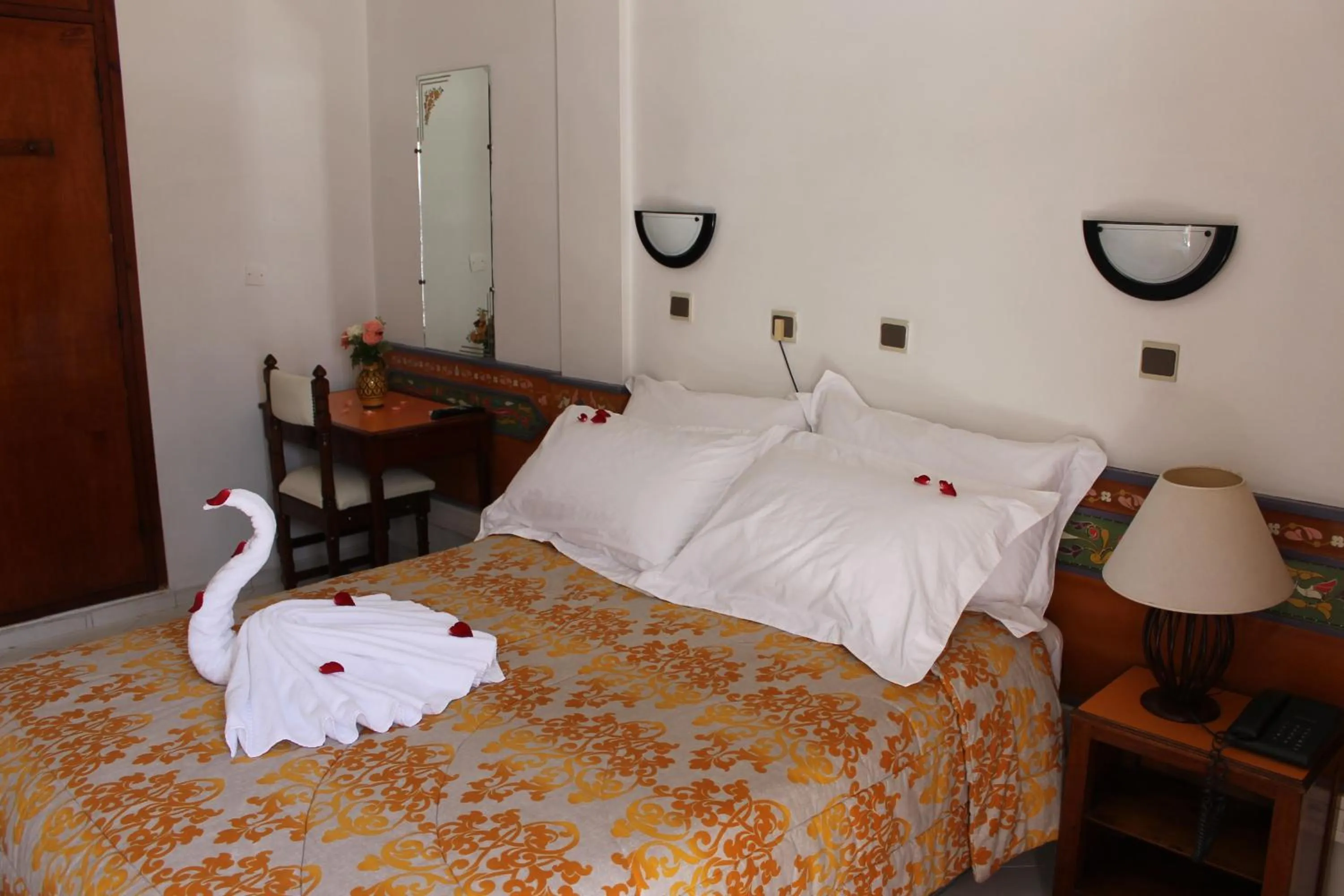 Bedroom, Bed in Hotel Sindibad