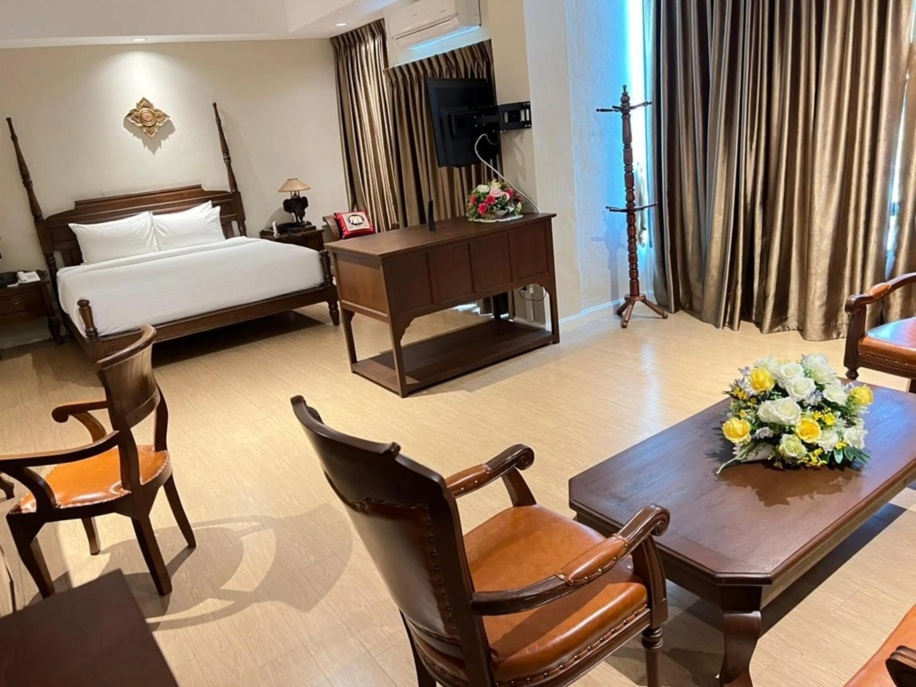 Bedroom, Bed in Kokhaburi Hotel