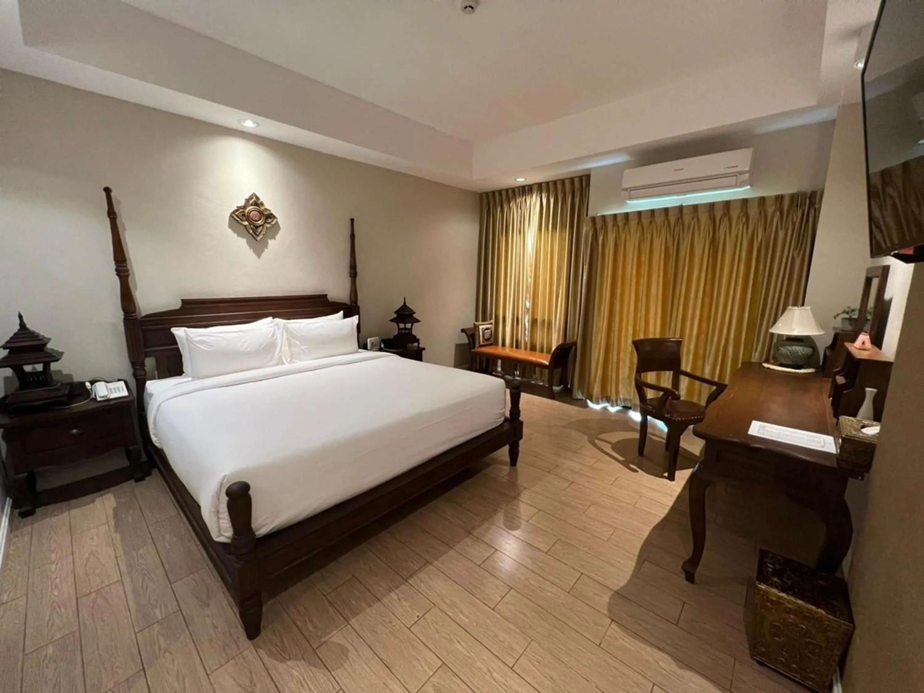 Bed in Kokhaburi Hotel