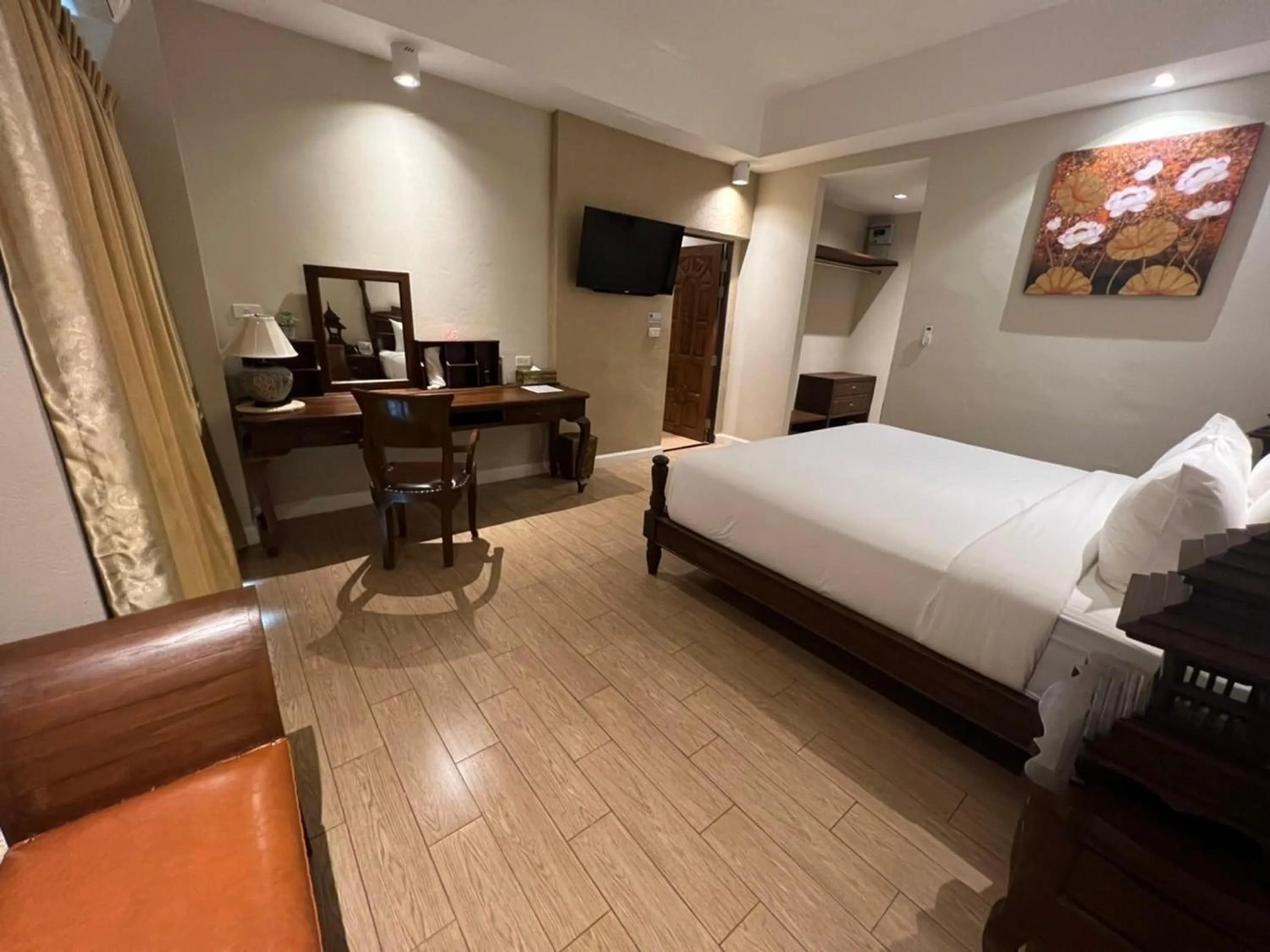 Bed in Kokhaburi Hotel