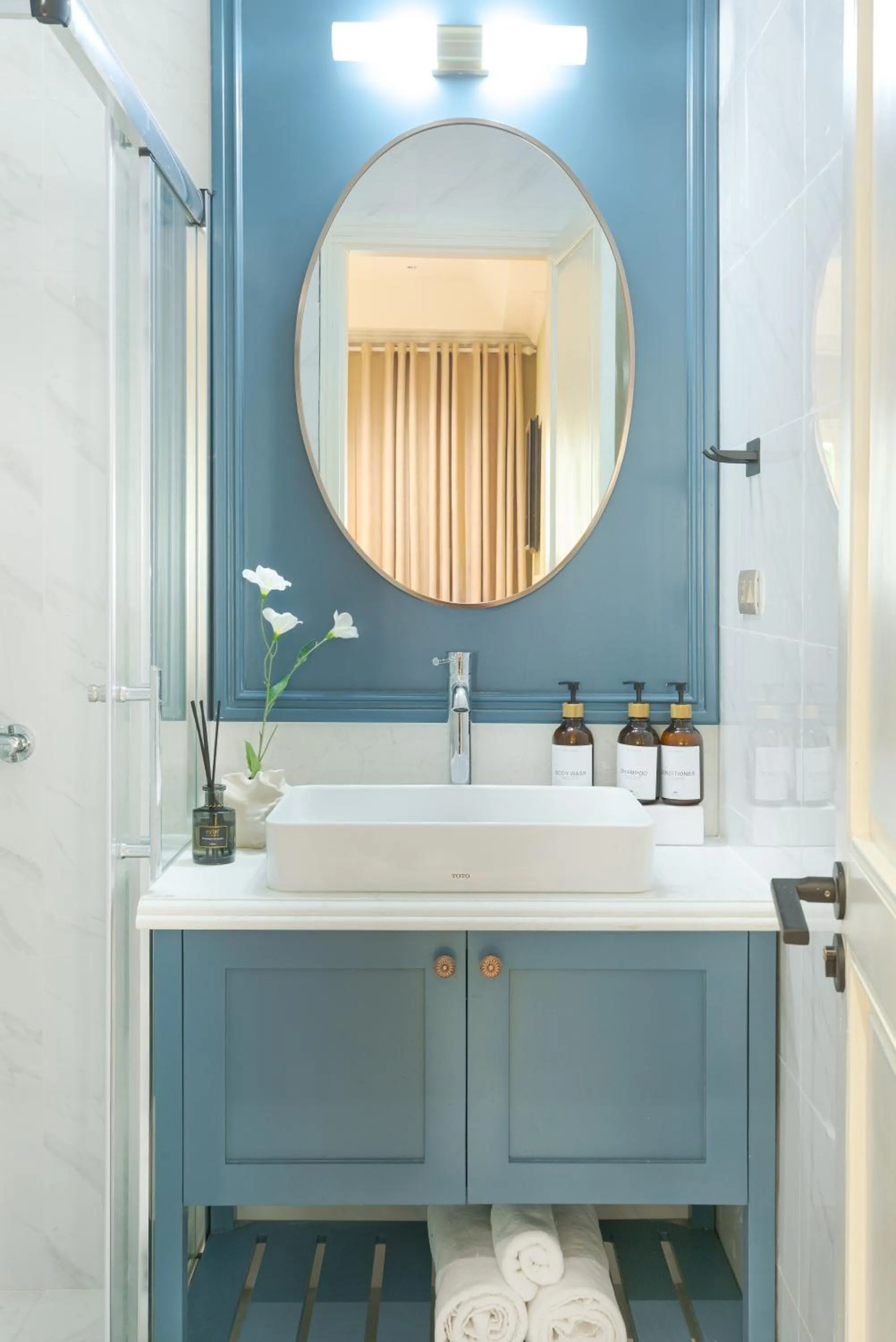 Shower in Éclectique Hanoi Homestay