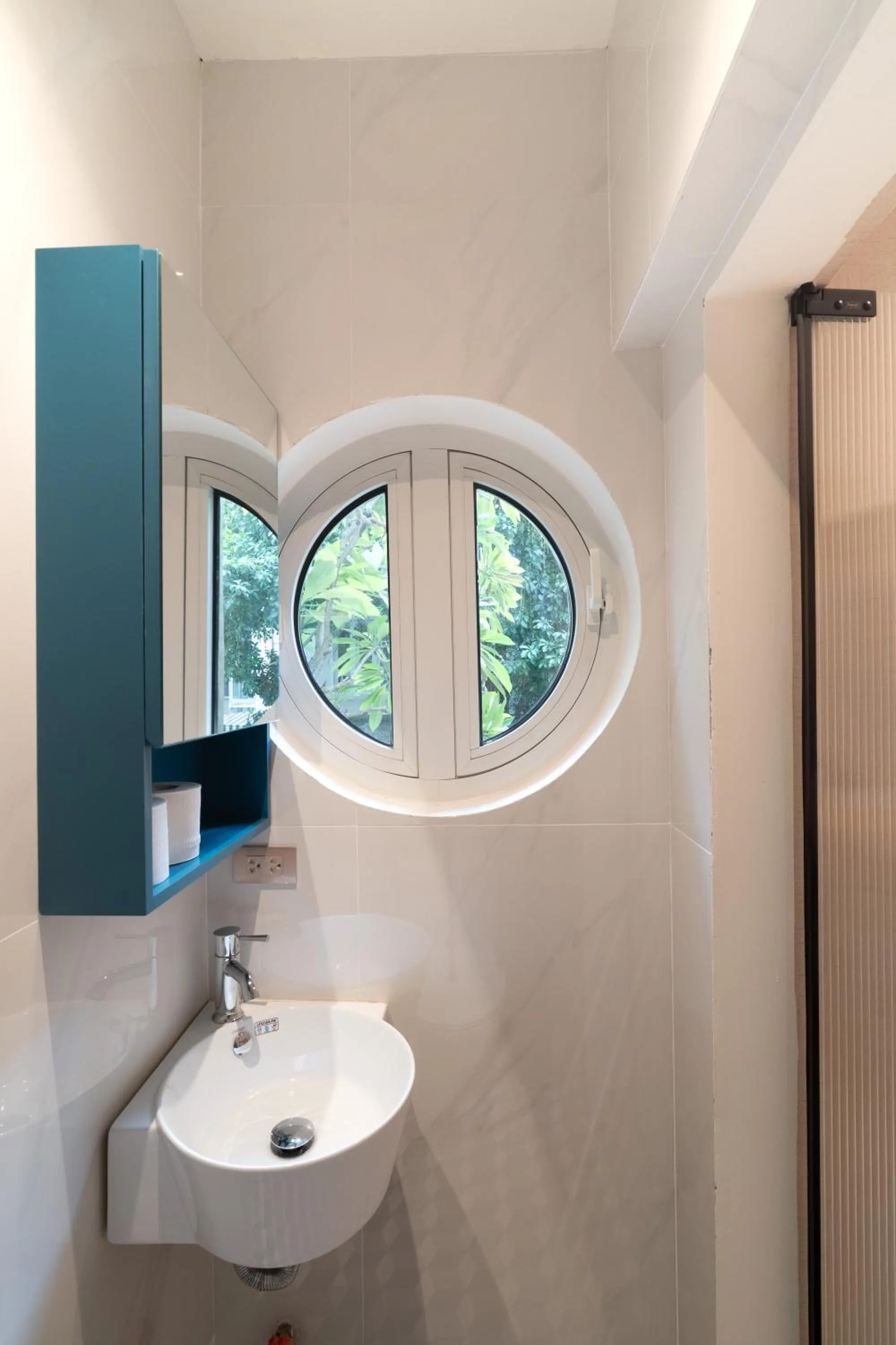 Shower in Éclectique Hanoi Homestay