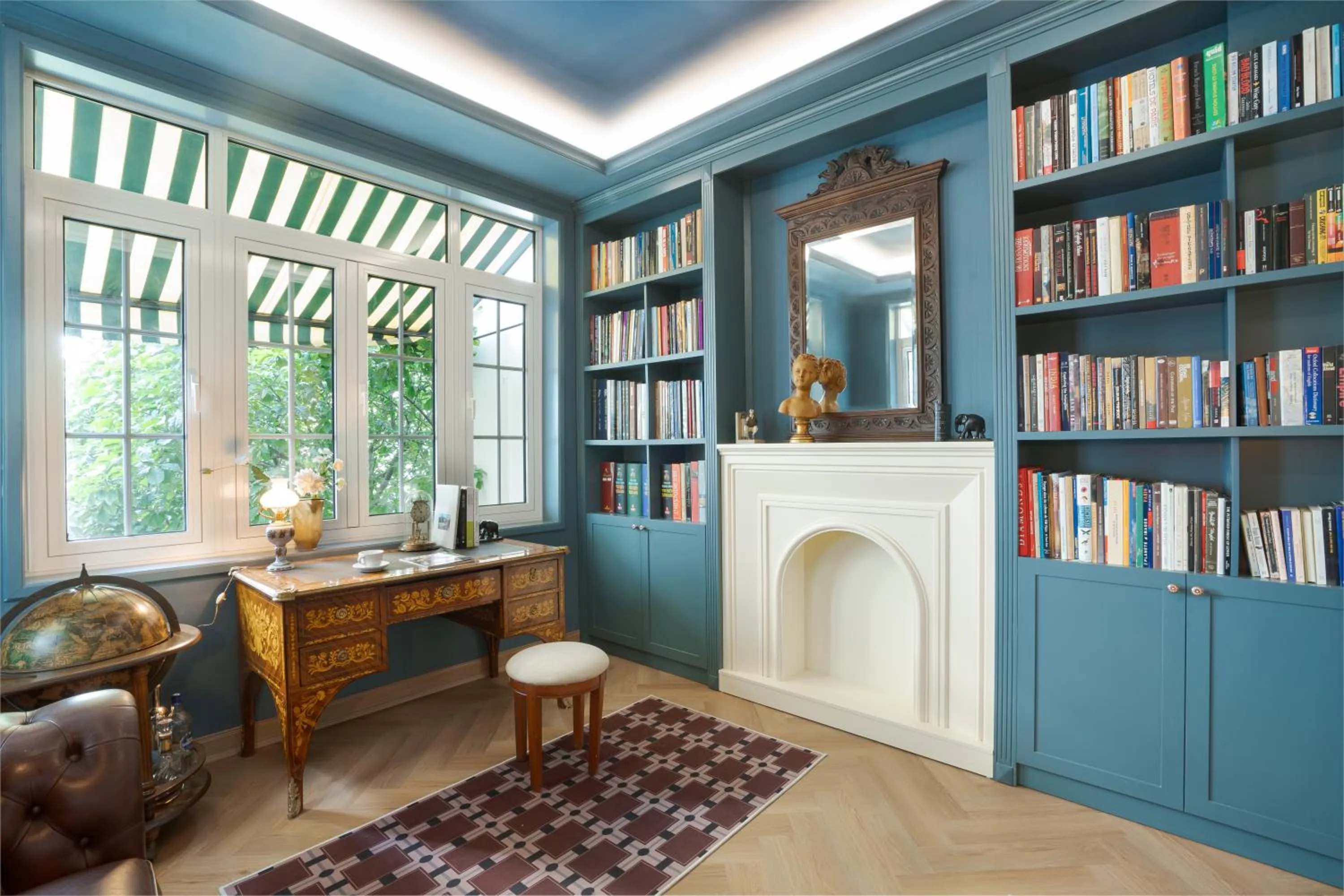 Library in Éclectique Hanoi Homestay