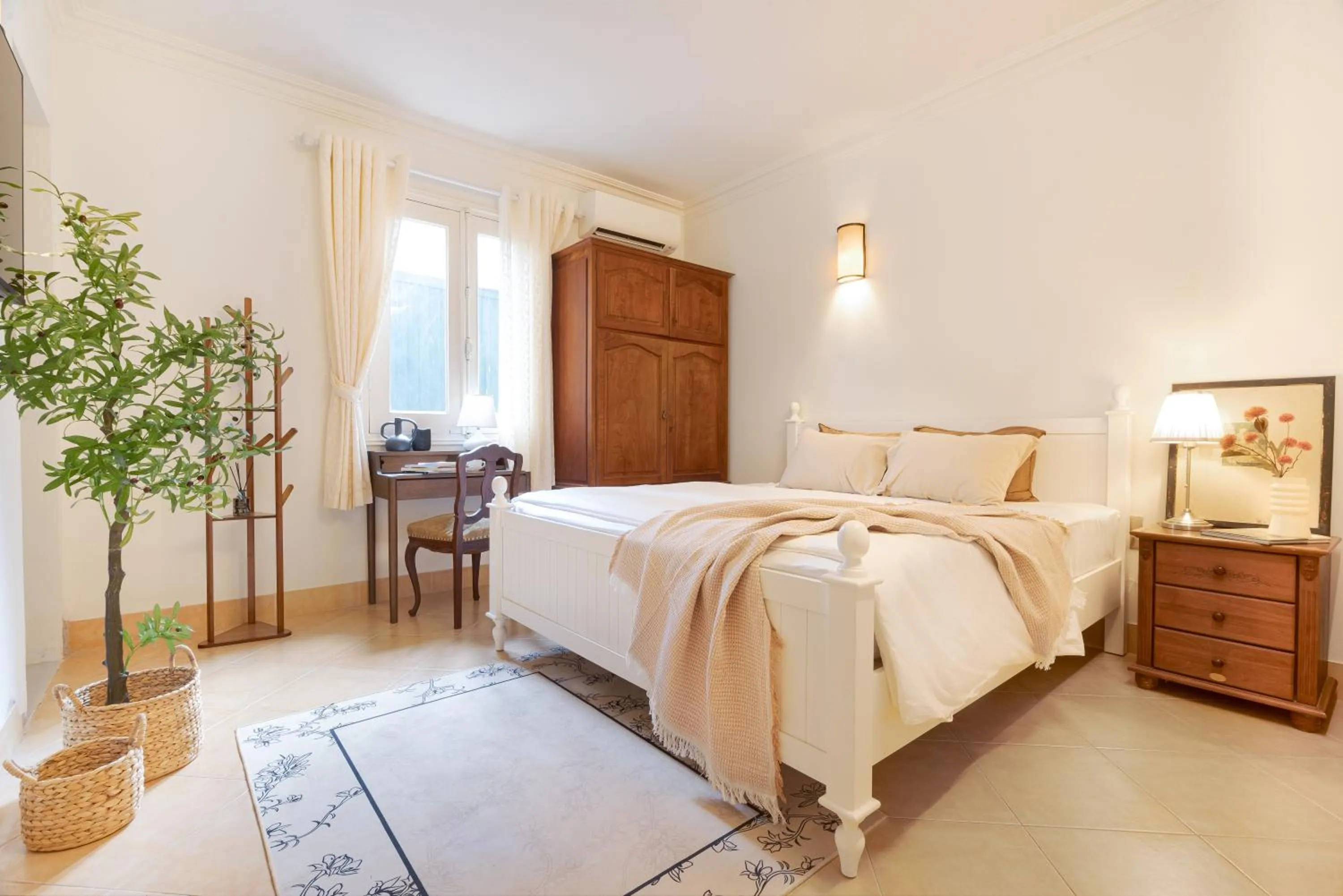 Bed in Éclectique Hanoi Homestay