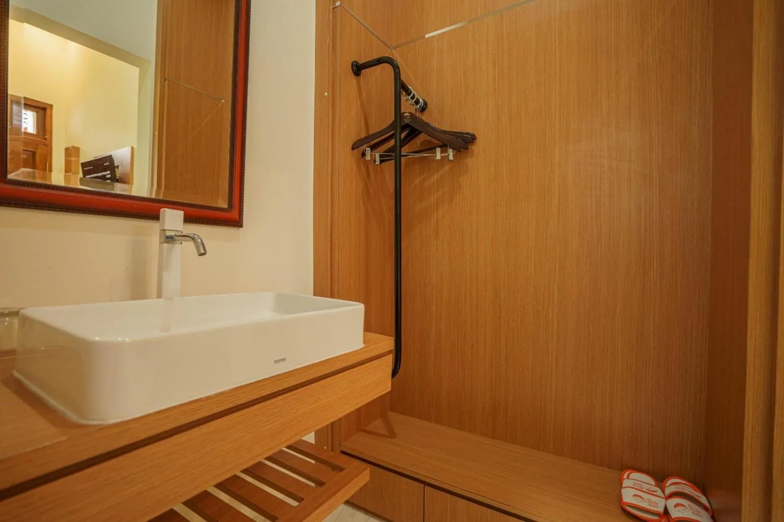 wardrobe in The Cabin Hotel Lovina Bali