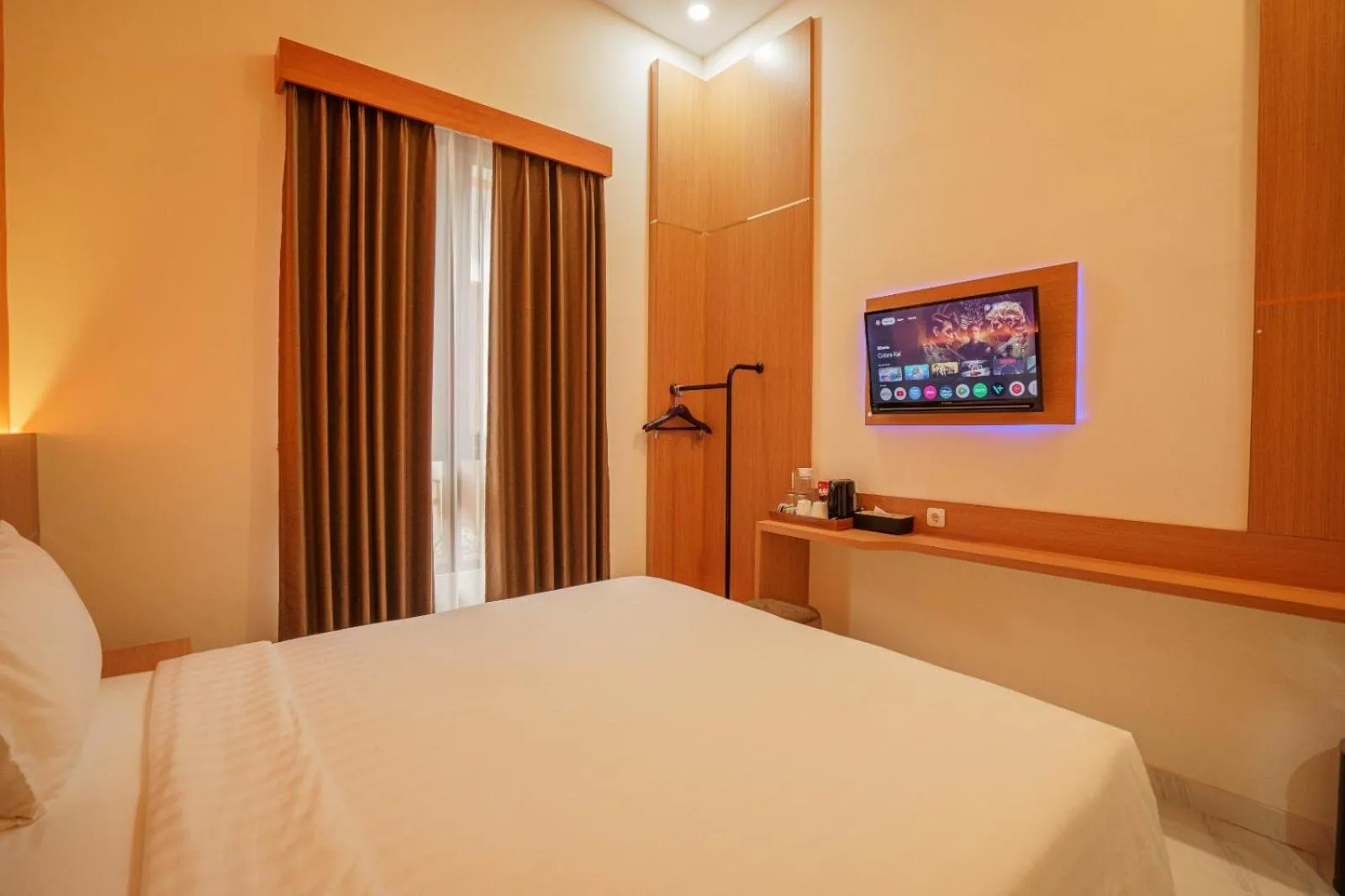 Bed in The Cabin Hotel Lovina Bali