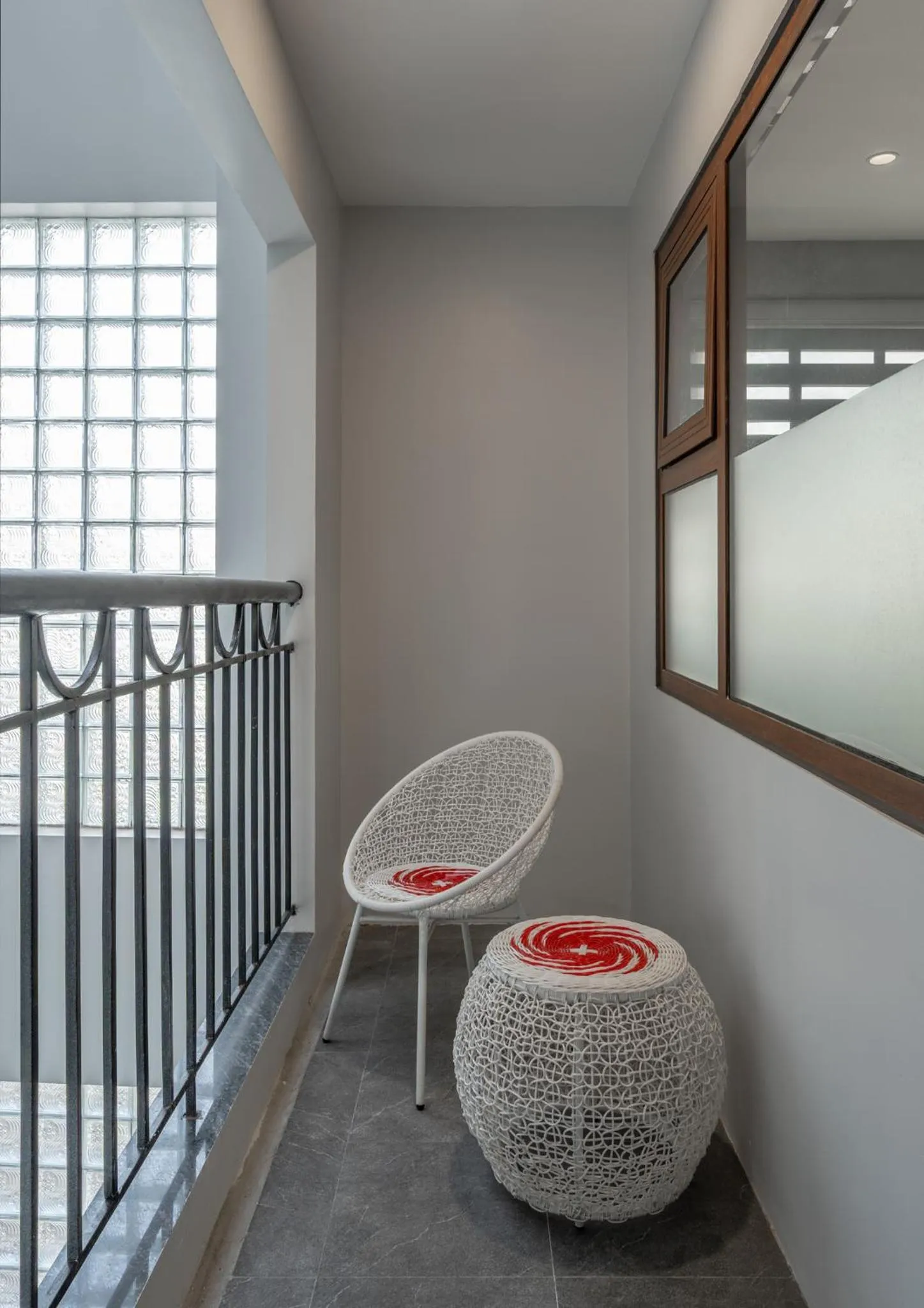 Seating area in Luxe Paradise Hotel Nguyen Khac Hieu
