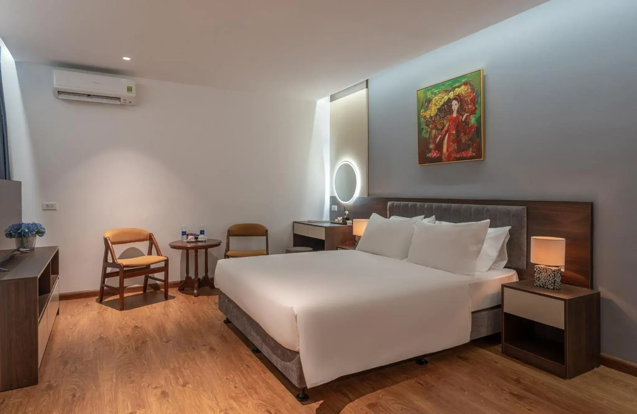 Deluxe Double or Twin Room in Luxe Paradise Hotel Nguyen Khac Hieu Deluxe Double or Twin Room in Luxe Paradise Hotel Nguyen Khac Hieu